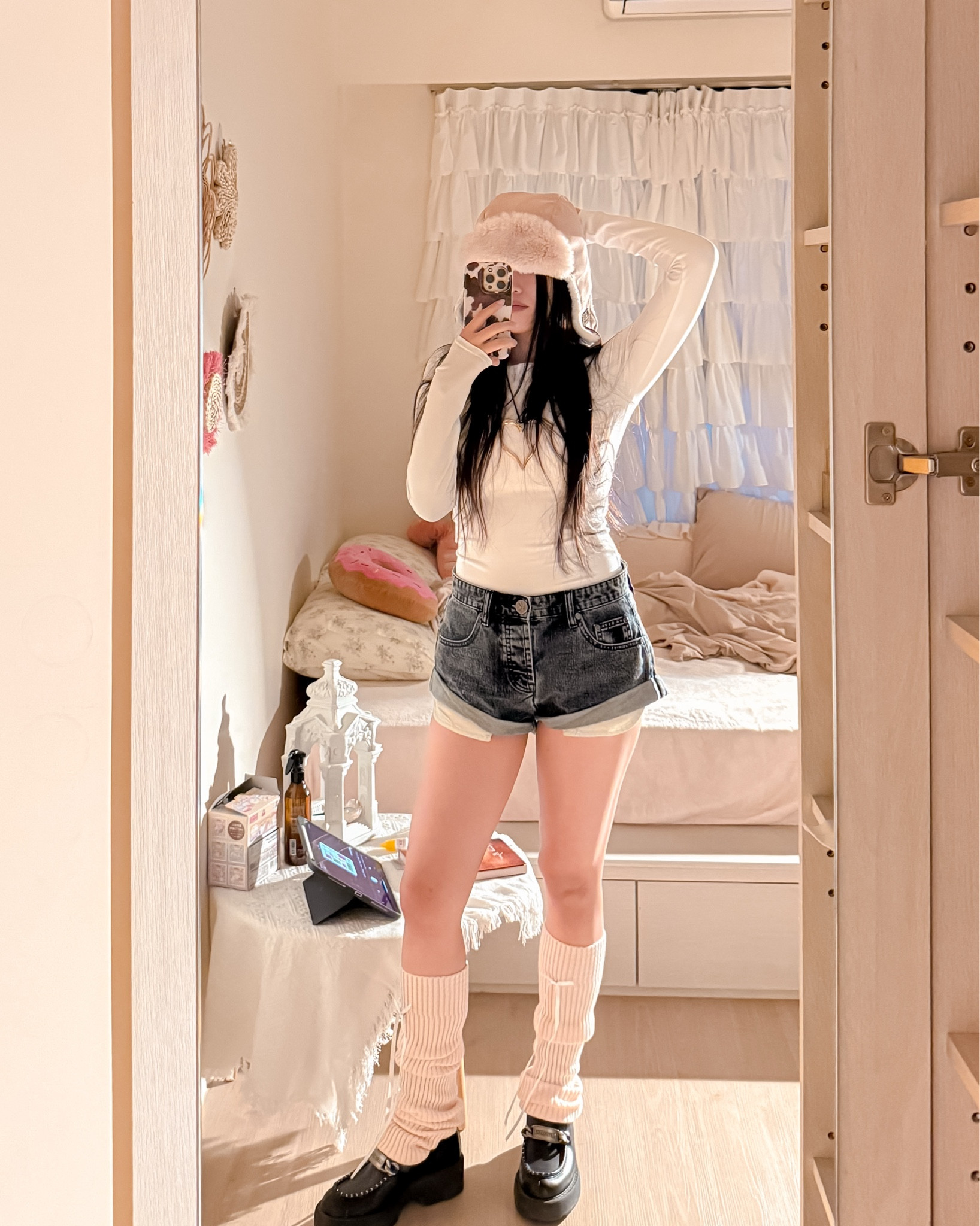 Winter must-have easy style:
	1.	Leg warmers – cozy, cute, and they make your legs look longer.
	2.	Trapper hat – warm, cute, and won’t get blown away by the wind.

Me: 5’3” / 26” waist
Top: S
Bottoms: 25”
Shoes: 38 (sized up for extra sock room)

#wintermusthave
#winteressentials
#winterstyle
#cozyseason
#legwarmers
#trapperhat
#winteroutfit
#coldweatherstyle
#cuteandcozy
#comfystyle
#fashioninspo
#outfitinspo

#LTKCyberWeek #LTKootd #LTKFindsUnder100