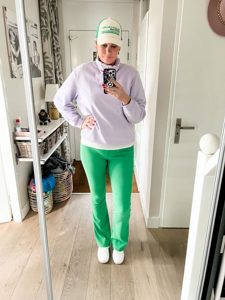 Outfits of the week

Feeling about under the weather so staying comfy in my favorite lilac sweatshirt (M) and bright green flared leggings (Costes,L), a paisley bandana to keep my throat warm and a white and green baseball cap to hide my watery eyes. Nike court white leather sneakers. 



#LTKeurope #LTKstyletip #LTKfit