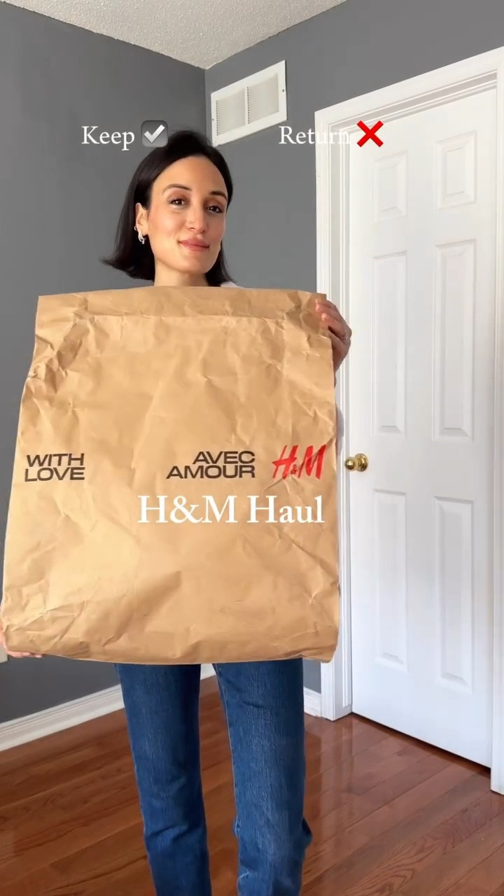 H&M Haul-Part 2! Comment SHOP for outfit links.

Also, everything is linked on my LTK and under April Highlight🤍

I wear size XS in tops and Size 2 ( 34 EU) for reference.

#hmnewin #hmhaul #springfashion
