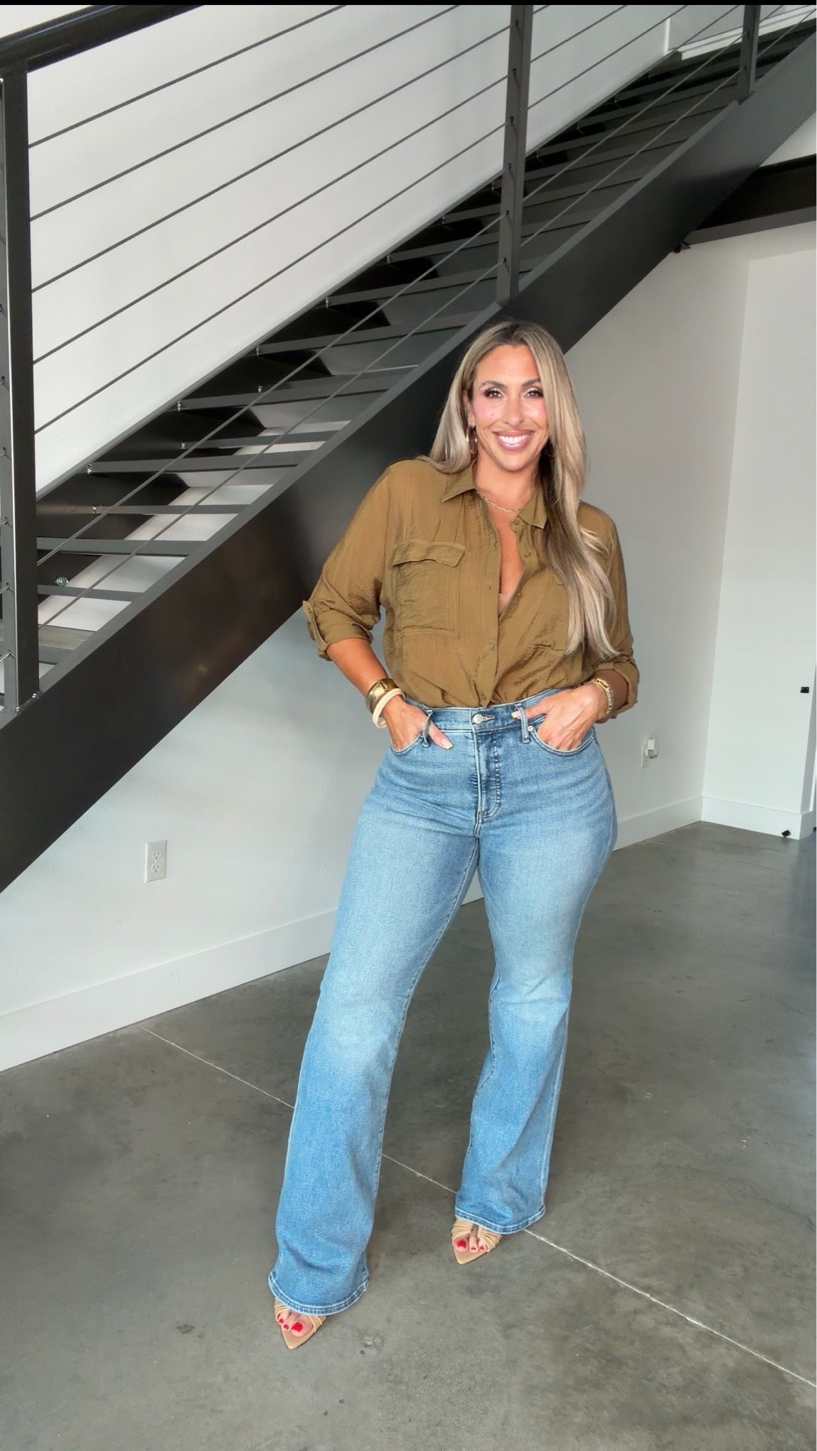 Midsize Outfit Inspo

top XL (super light and breathable) 
Also avail in green. 

Stretchy and run big wearing  a 10L. These jeans run long: dragging the ground with 3.5 inch heel on. I prefer this super long length especially for a flare. 


#LTKMidsize #LTKootd #LTKTall