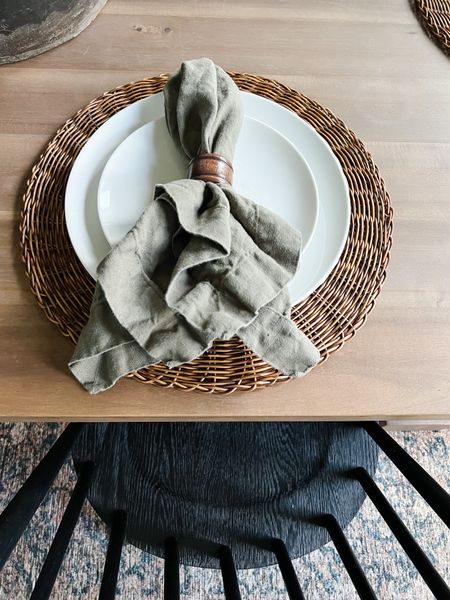 My new woven chargers / placemats are such a great look for less.  Set of 6 for $32.99.  Can’t wait to create a table setting with them this Fall!



#LTKhome #LTKunder50 #LTKFind