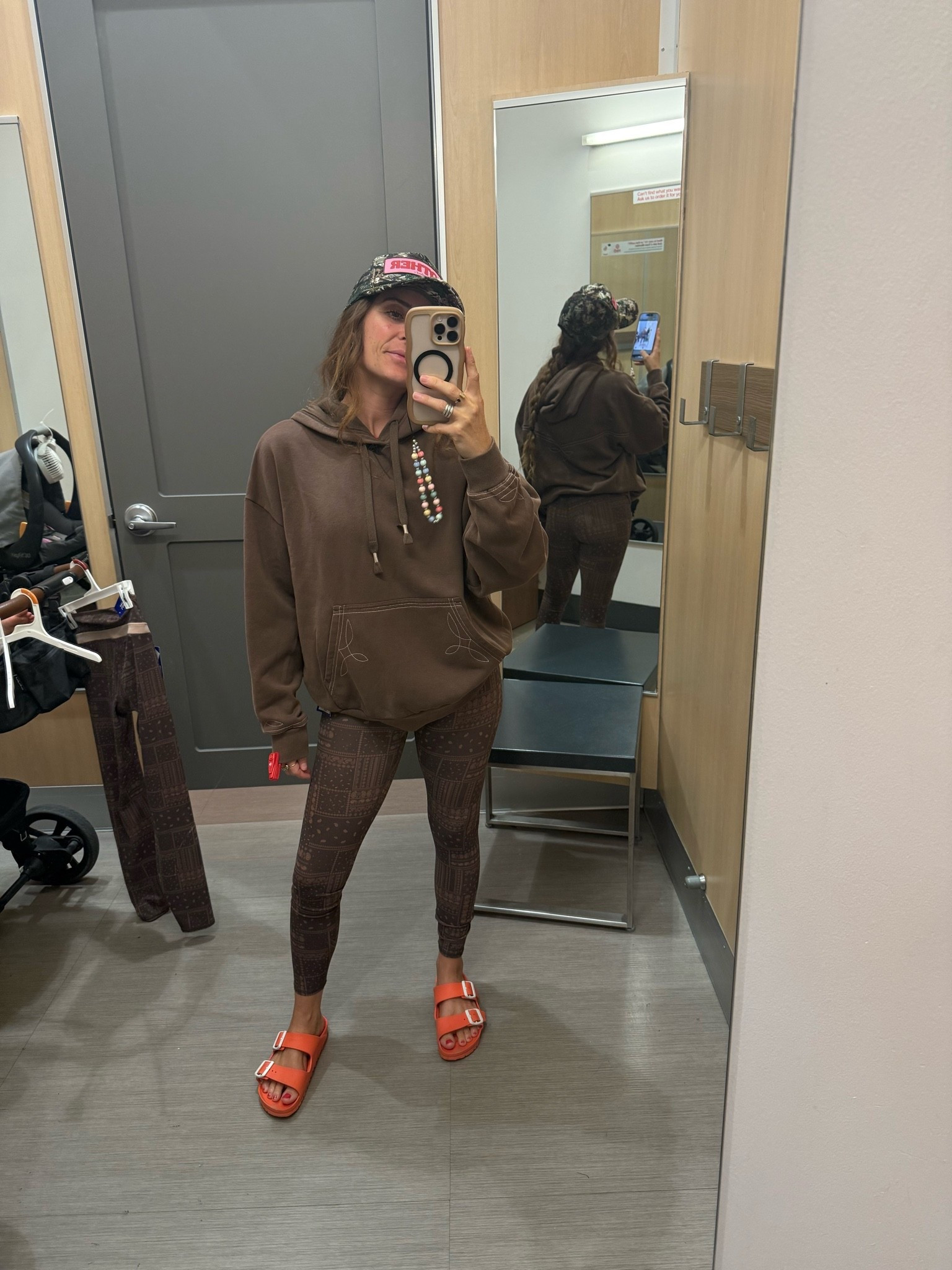 Xs in hoodie 
Small in leggings and bra