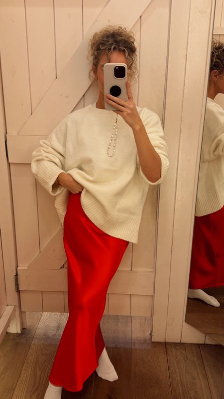 Pretty lavish cream jumper - size M
River island satin slip skirt in red - size 6

#LTKSeasonal #LTKHoliday #LTKfindsunder50