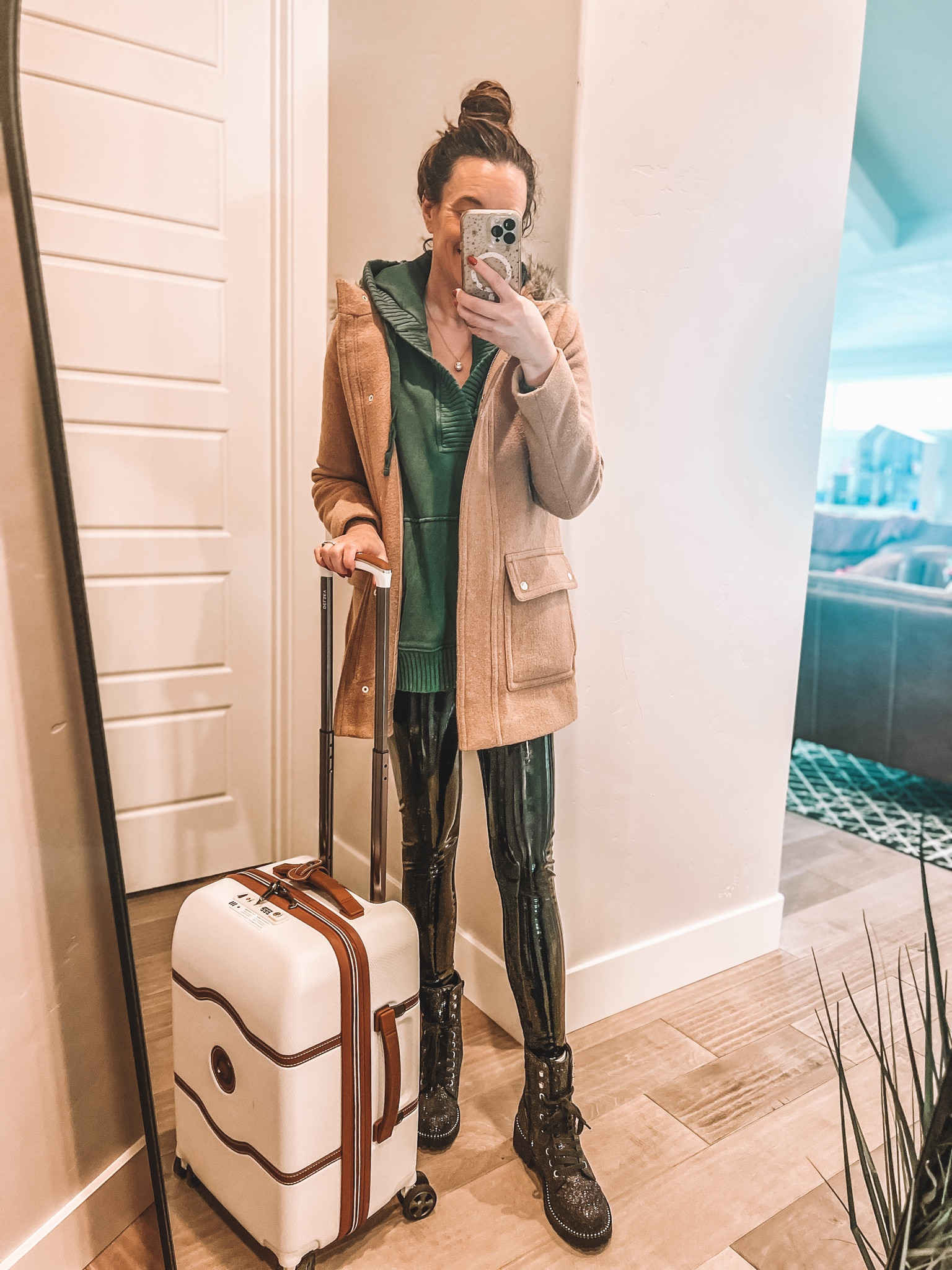 These commando patent leather leggings life! 😍 plus pair with combat boots… this outfit is Chef kiss  💋 
