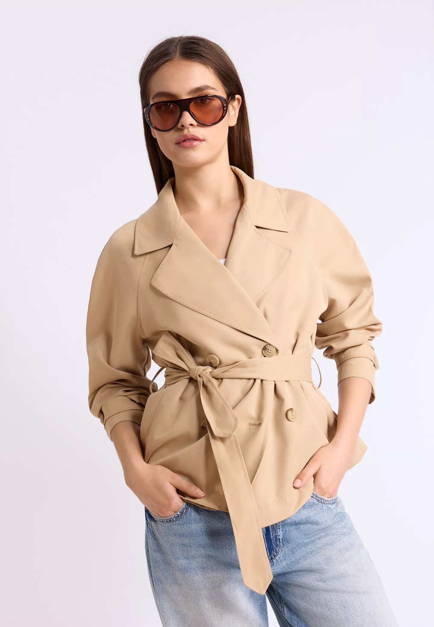 Trench fluide court ceinture - Vestes et blousons femme | Stradivarius France | Stradivarius (FR)