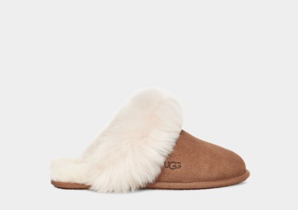 Slippers
Uggs 
Ugg slippers
Warm
Cozy
Lounge 
