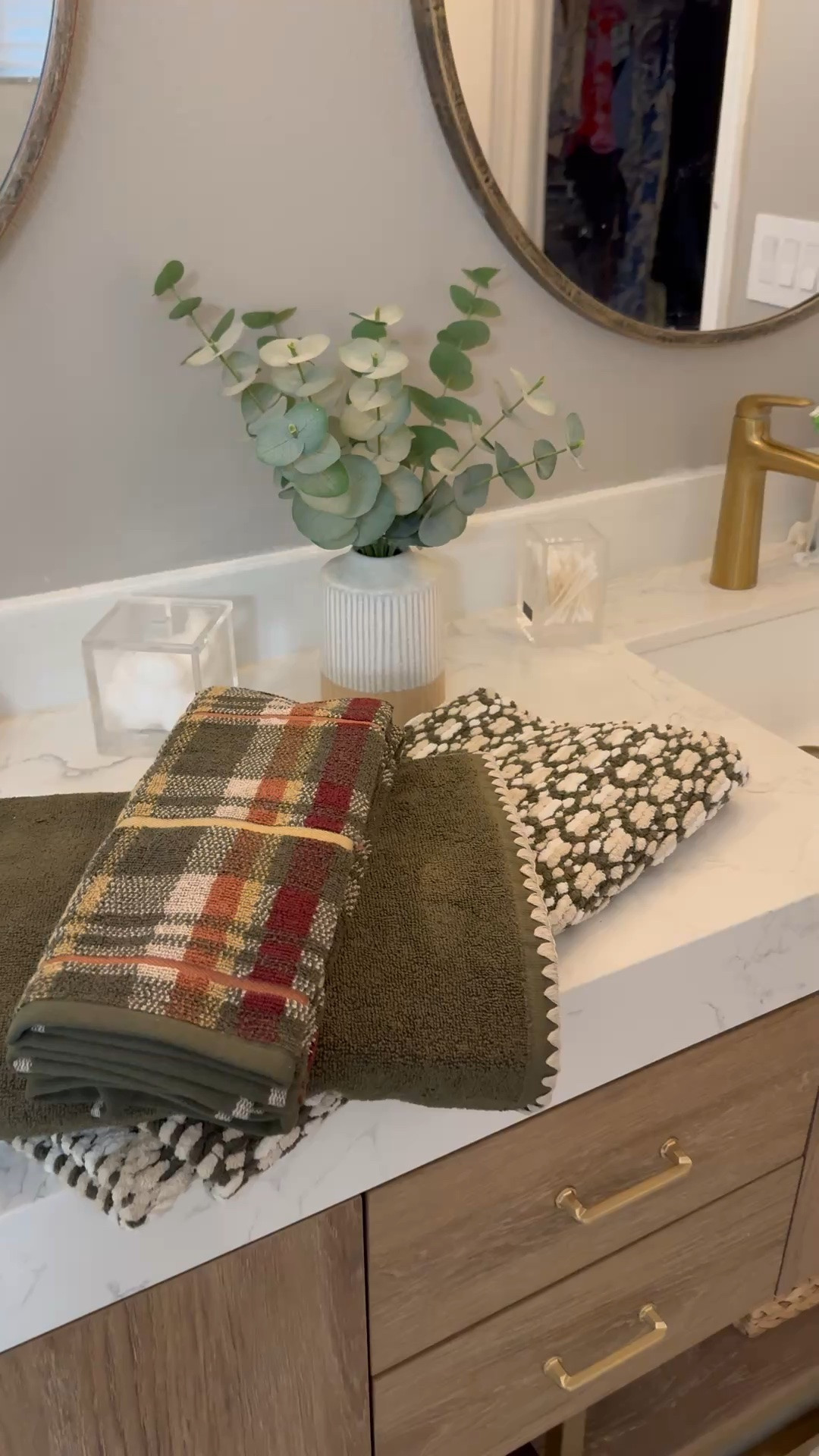 Add some fall decor to the bathroom. Home refresh

#LTKHome #LTKdayinmylife #LTKSeasonal