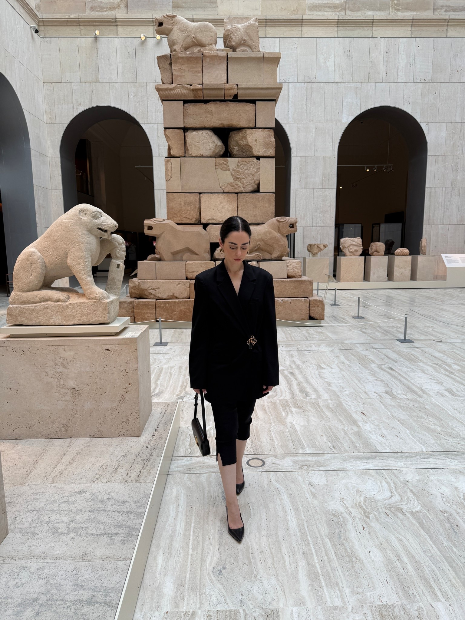 Blazer: Wilfred
Capris: Zara
Heels: Via Spiga
Bag: Celine
Brooch: Loewe
Bag: Chanel

#LTKpetite #LTKtravel