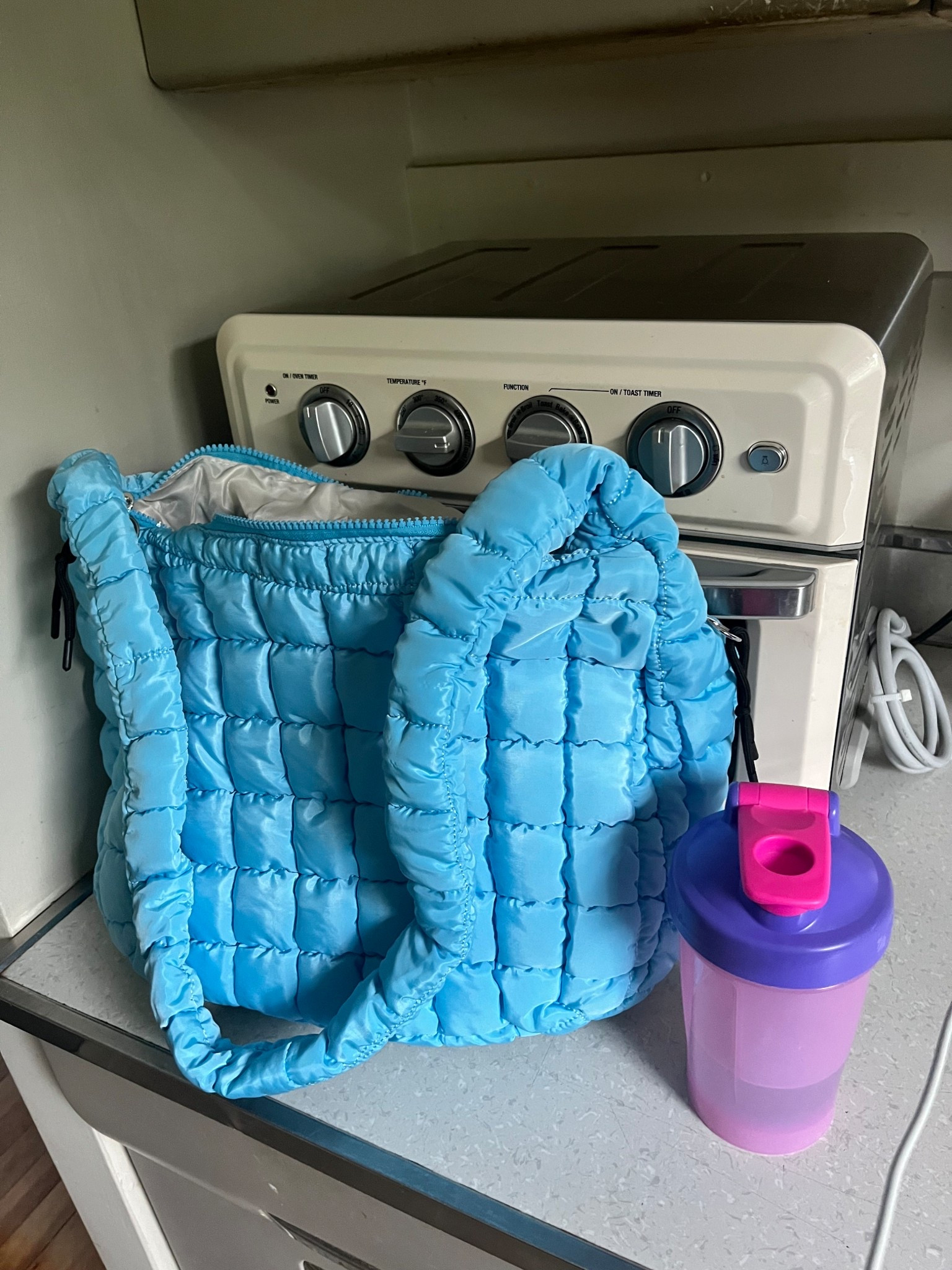 Using my new gym bag! Free People quilted carryall dupe from Amazon. Perfect to carry all my little essentials for orange theory so I don’t have to juggle it all and drop things! 

#LTKFindsUnder50 #LTKActive #LTKStyleTip