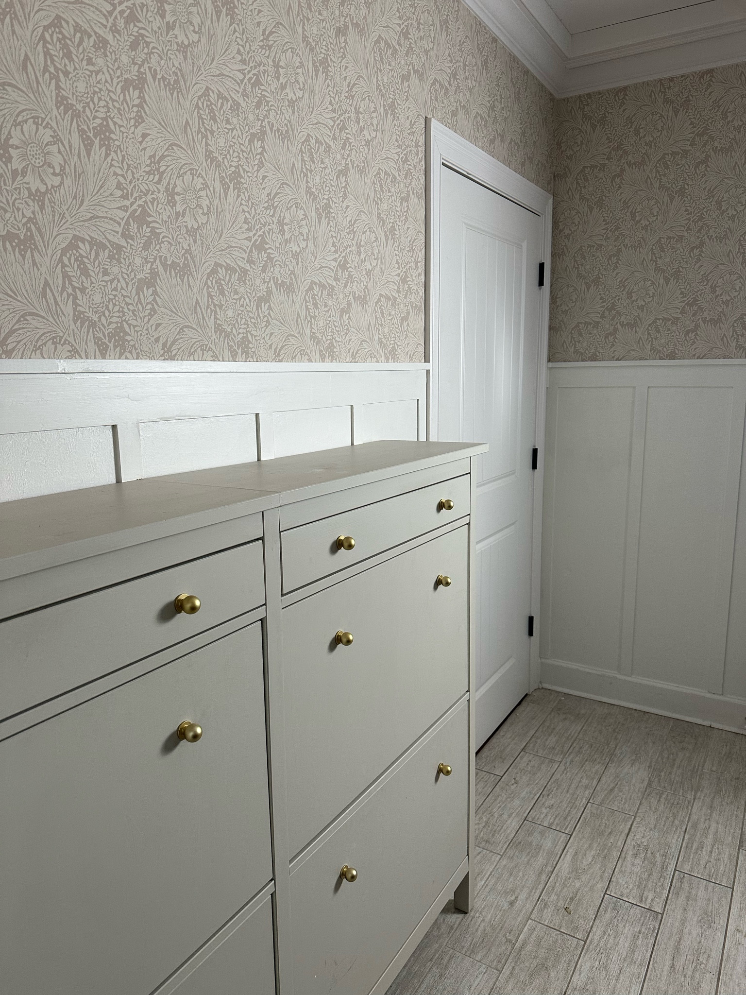 Laundry room wallpaper neutral pink mauve taupe floral by North and Finch

#LTKHome #LTKFindsUnder100 #LTKSaleAlert