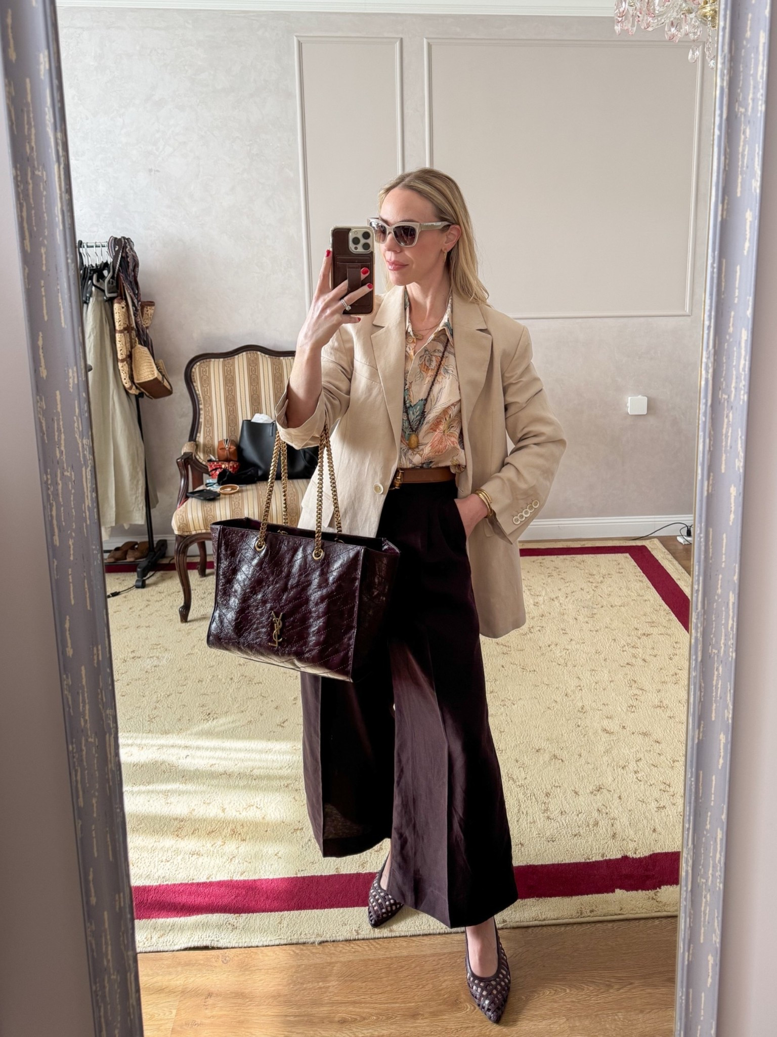 Workwear look of the day 🤎

Summer workwear, linen blazer, cropped dark brown linen pants, burgundy YSL tote bag

#LTKWorkwear #LTKootd #LTKdayinmylife