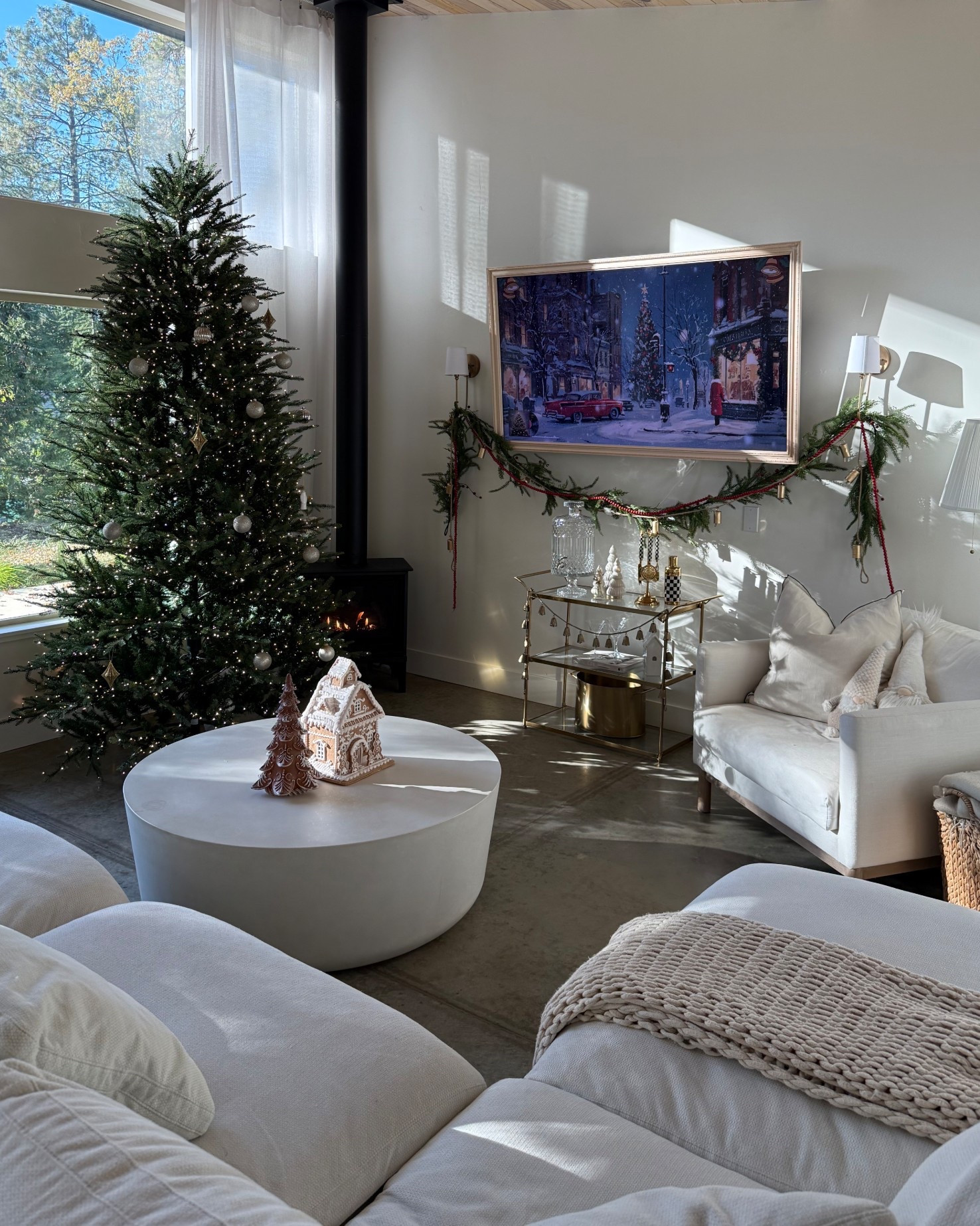 Christmas decor🎄🎅🏼✨

#LTKHoliday #LTKHome #LTKStyleTip