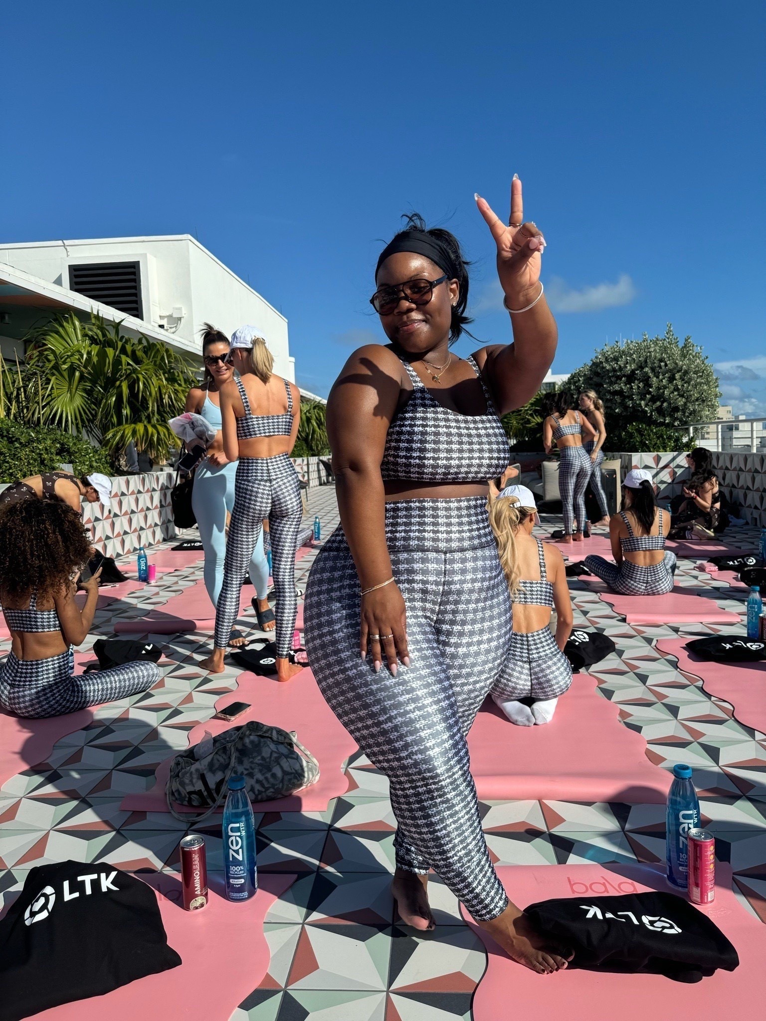 Yall , this is such a cute workout set by Terez

Size XL 

Workout set, printed set, curvy girl fashion, hot girl walk, houndstooth, EmmyPetit 

#LTKPetite #LTKMidsize #LTKActive