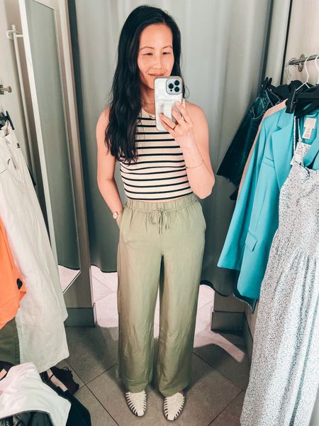 Linen blend wide leg pants, TTS, wearing XS but would get a small
Ribbed cropped tank, I sized up to a medium
