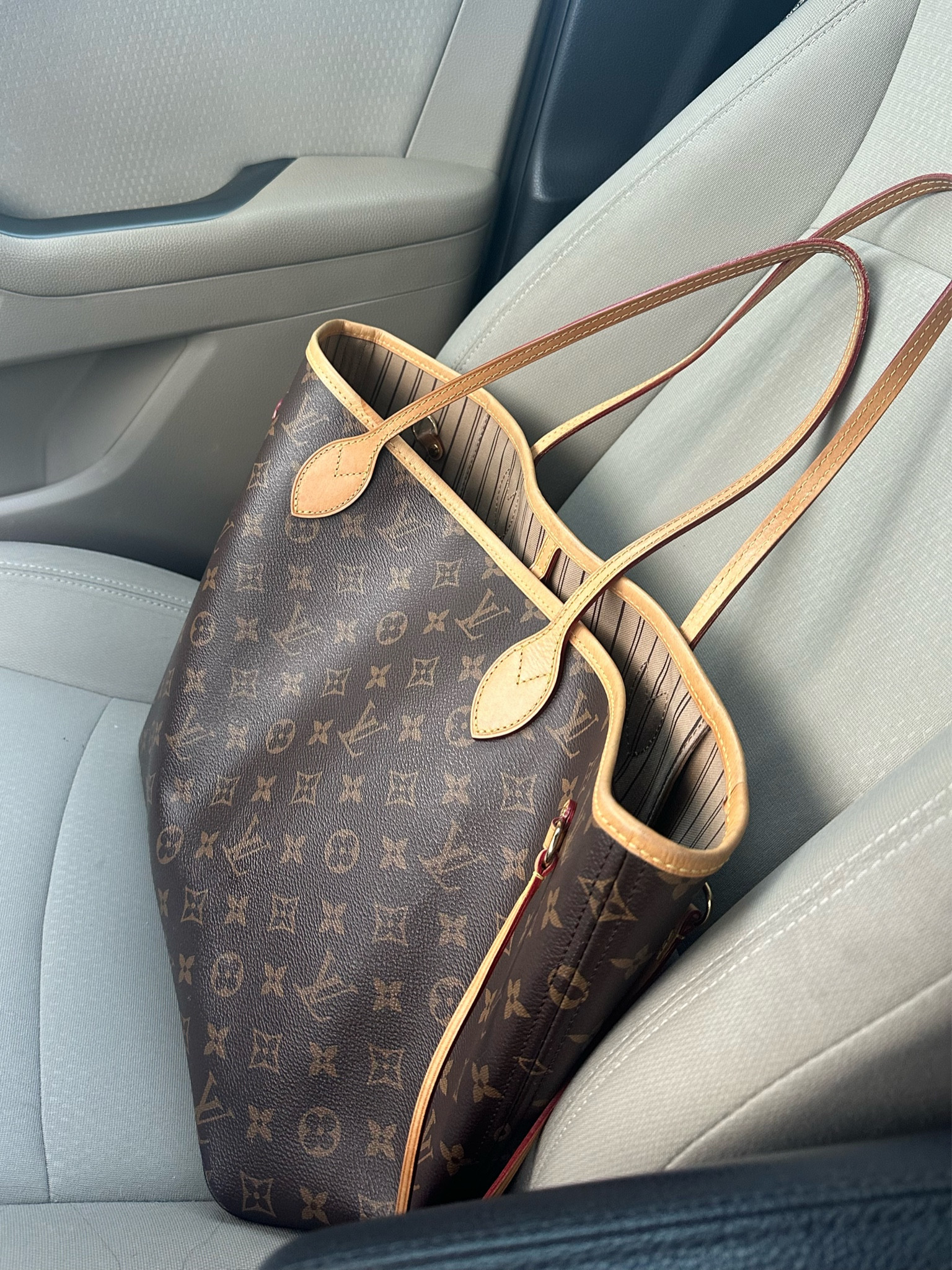 One of my favorite dh gate finds 🙂‍↔️

#dhgate #louisvuitton #dupe #designerdupe 

#LTKSeasonal #LTKItBag #LTKNYFW