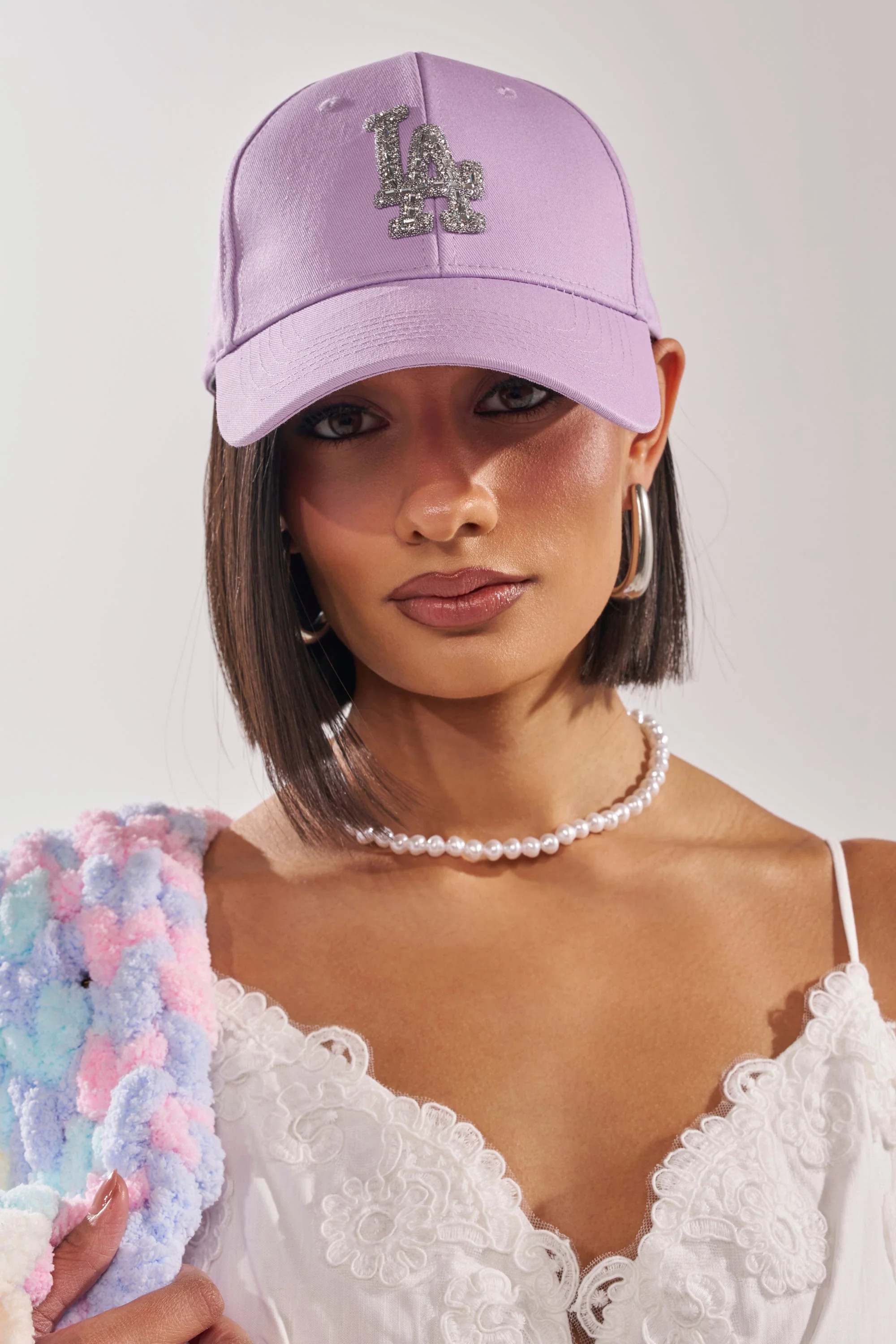 IN THE CITY APPLIQUE HAT | AKIRA