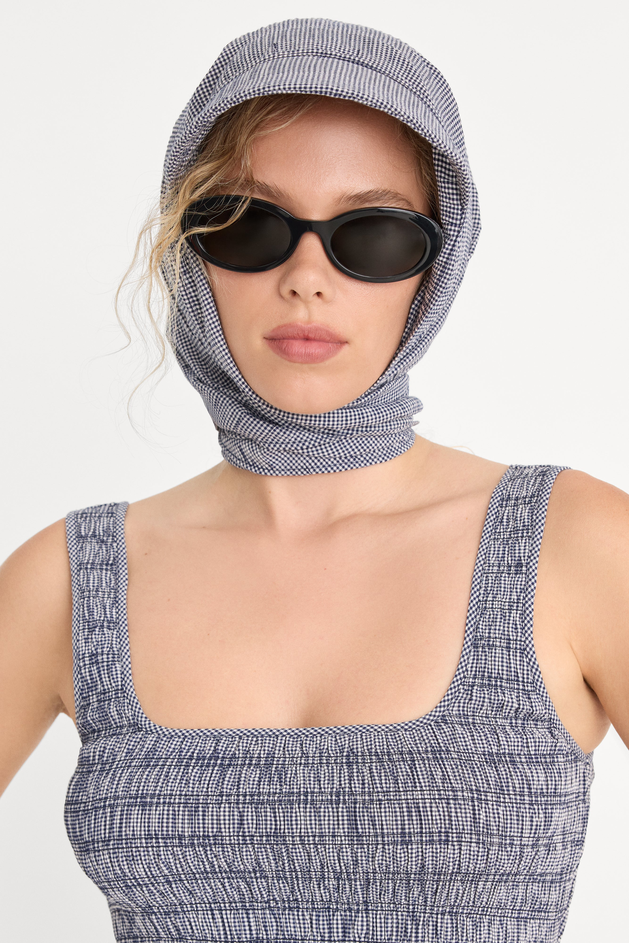 THE BANDANA HEAD SCARF | HORIZON GINGHAM SMALL | Good American