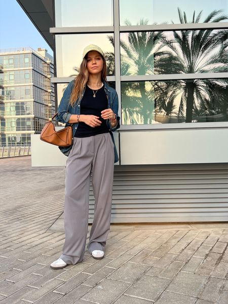 Fall outfit that I am wearing all the time, gray loose pants, denim shirt, pleated trousers, adidas samba , loewe puzzle bag 