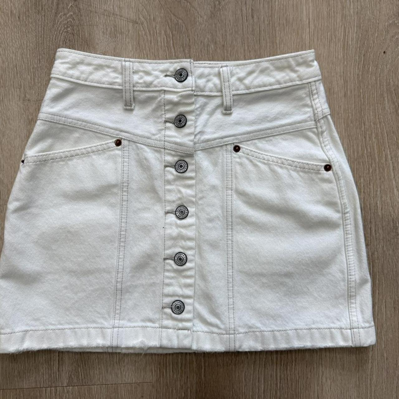 Abercrombie & Fitch Women's Skirt - White - 24 | Depop US