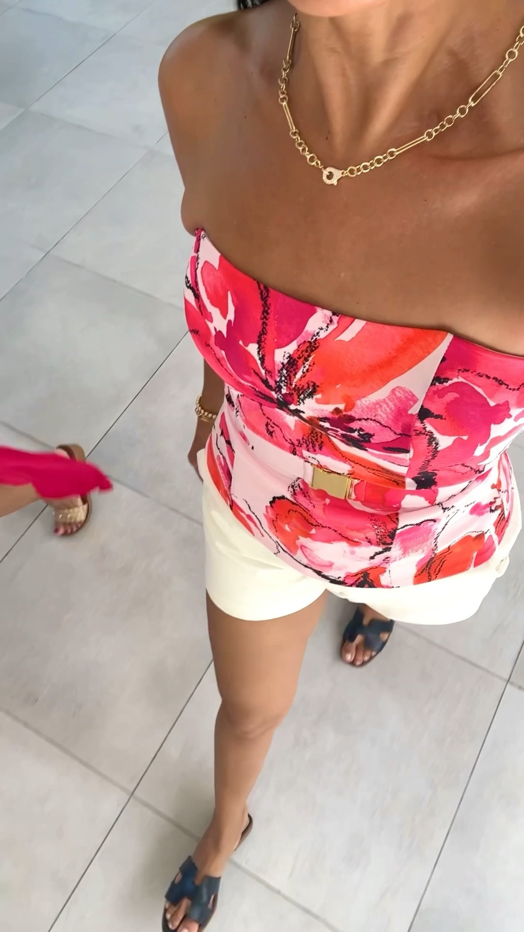 Tropical vacation OOTD! Size S in top and  size 4 in shorts! 
I’m 5’7” 130 pounds size S-XS 

#LTKSwim #LTKStyleTip #LTKU