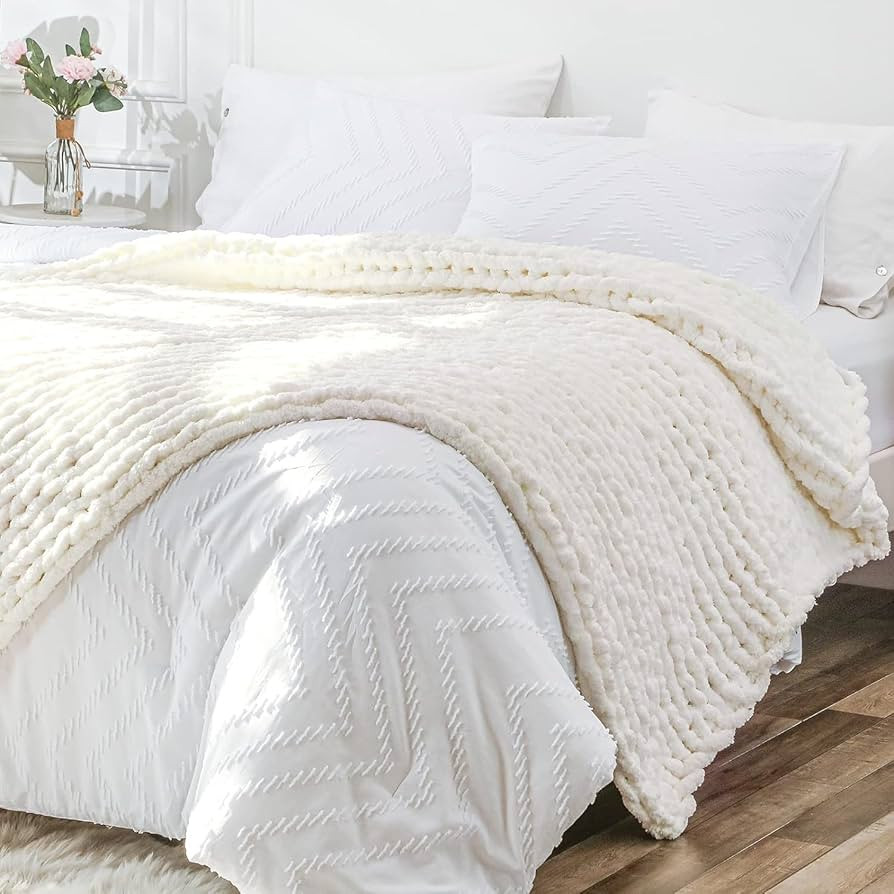Bigacogo Chunky Knit Blanket Throw 40"x60", 100% Hand Knitted Chenille Throw Blanket, Soft Thick ... | Amazon (US)