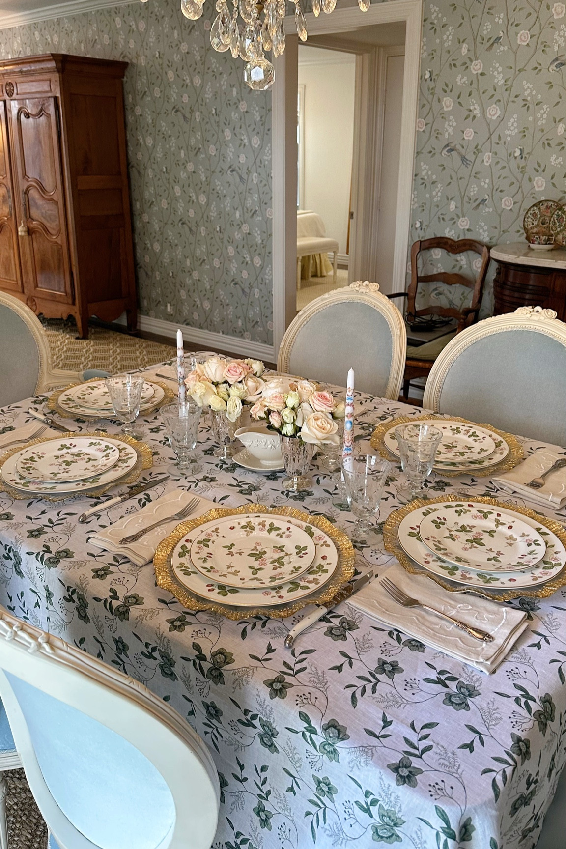 our Thanksgiving table — the tablescape of my dreams! my first one and I’m so proud of her🫶🏻🥂✨