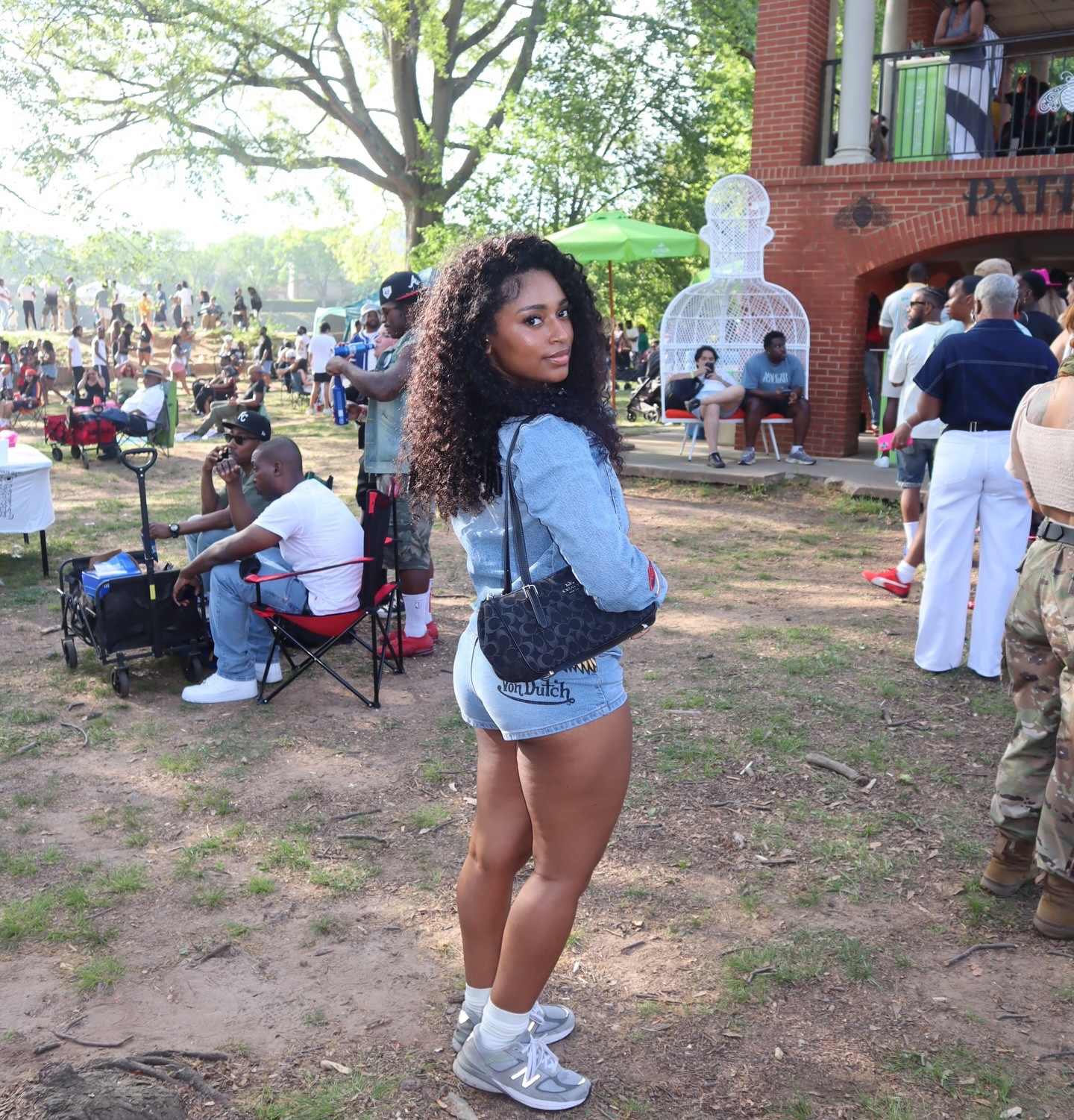 She doesn’t even go here … #404day dump 🍑✨