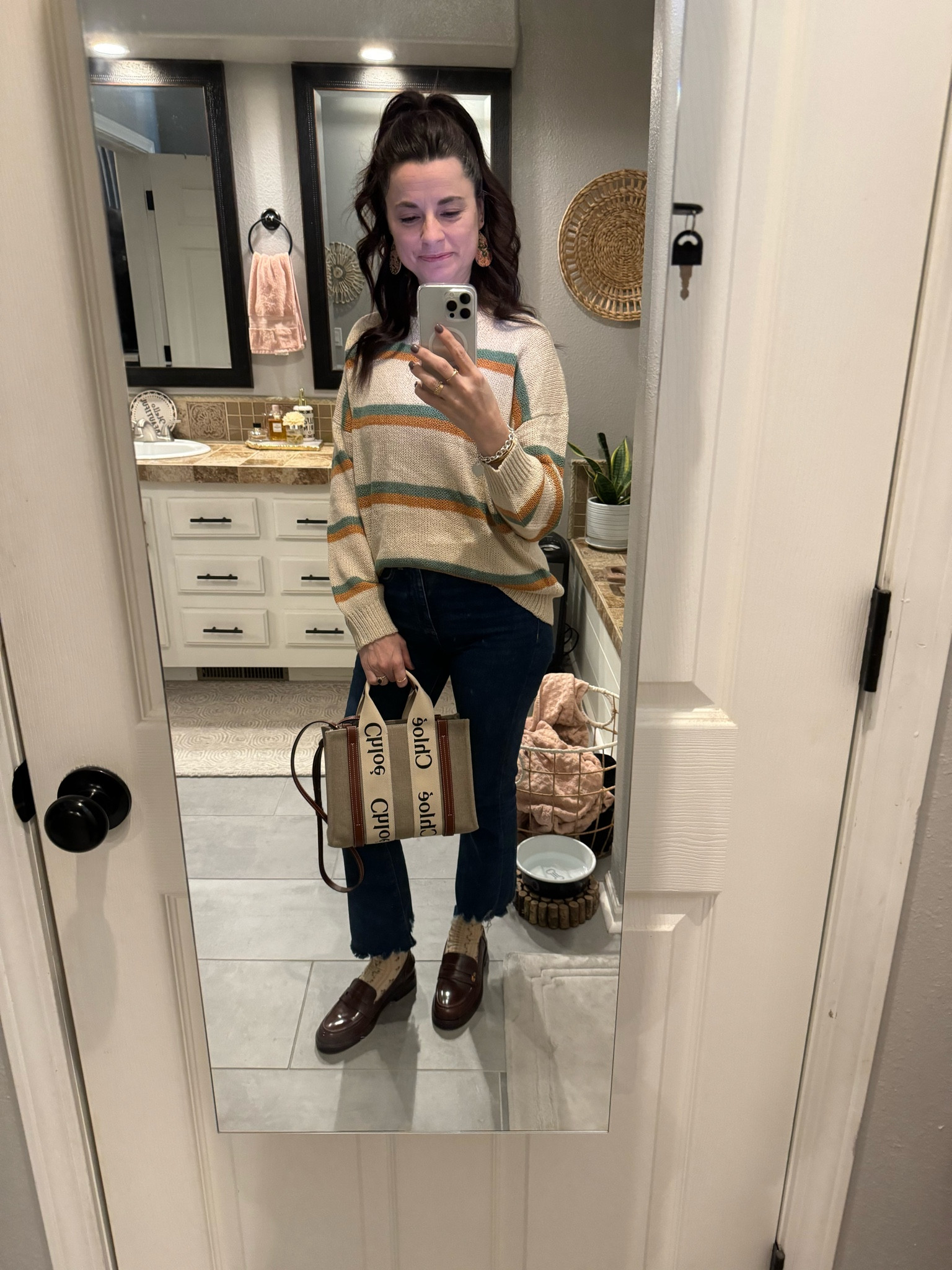 Perfect Fall Sweater + Leather Loafers + Timeless Tote = PERFECTION!!!

I’m wearing a small in sweater, 24 in jeans, and shoes run TTS.  I have shoes in brandy color.

#LTKitbag #LTKshoecrush #LTKstyletip