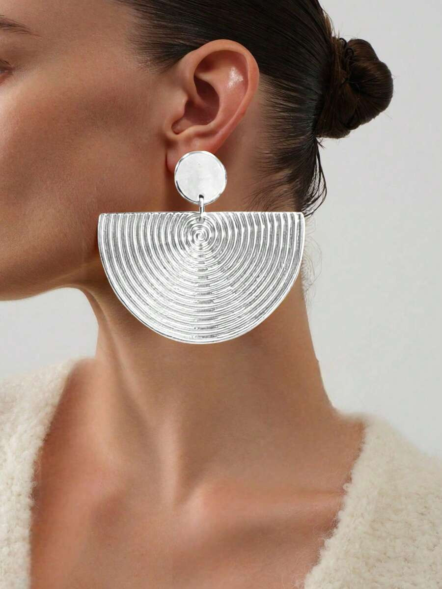 1 Pair Women's Fashion Minimalist Versatile Hammered Metal Textured Crescent Hoop Earrings | SHEIN