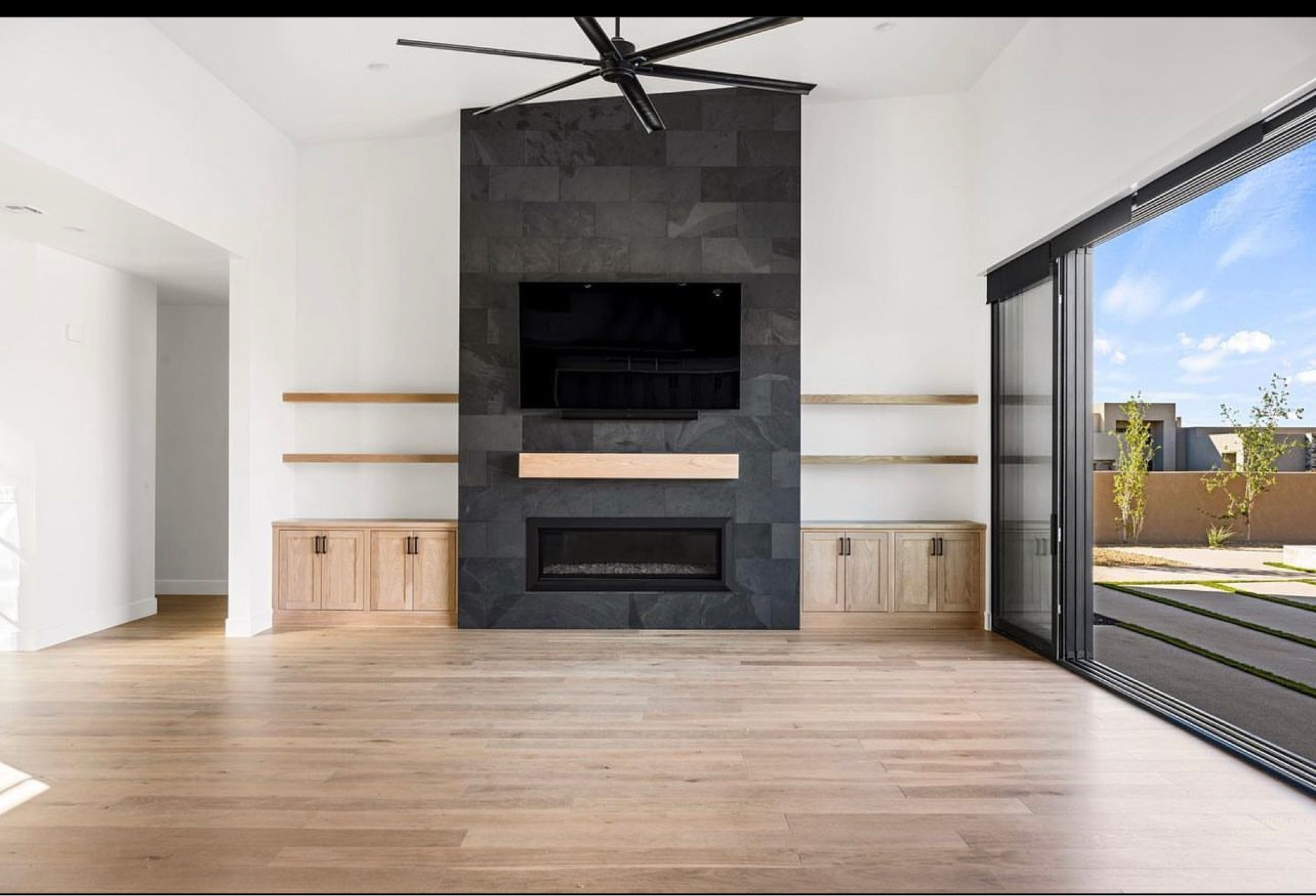 New Build House Links
Cabinet Hardware, cabinet knobs, cabinet pulls, kitchen pendant lights, fireplace, fireplace insert, living room rug, living room furniture