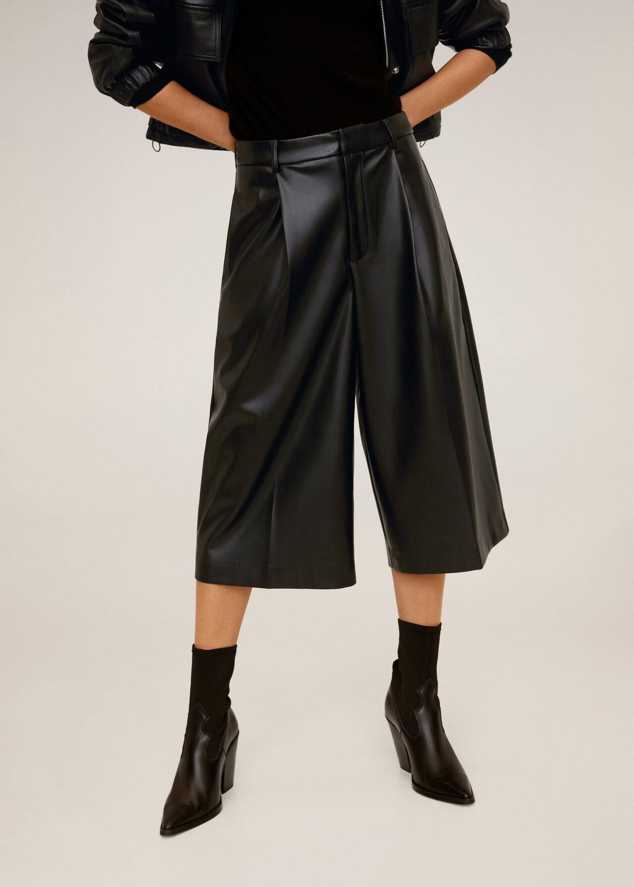 Pleated Bermuda shorts | MANGO (US)