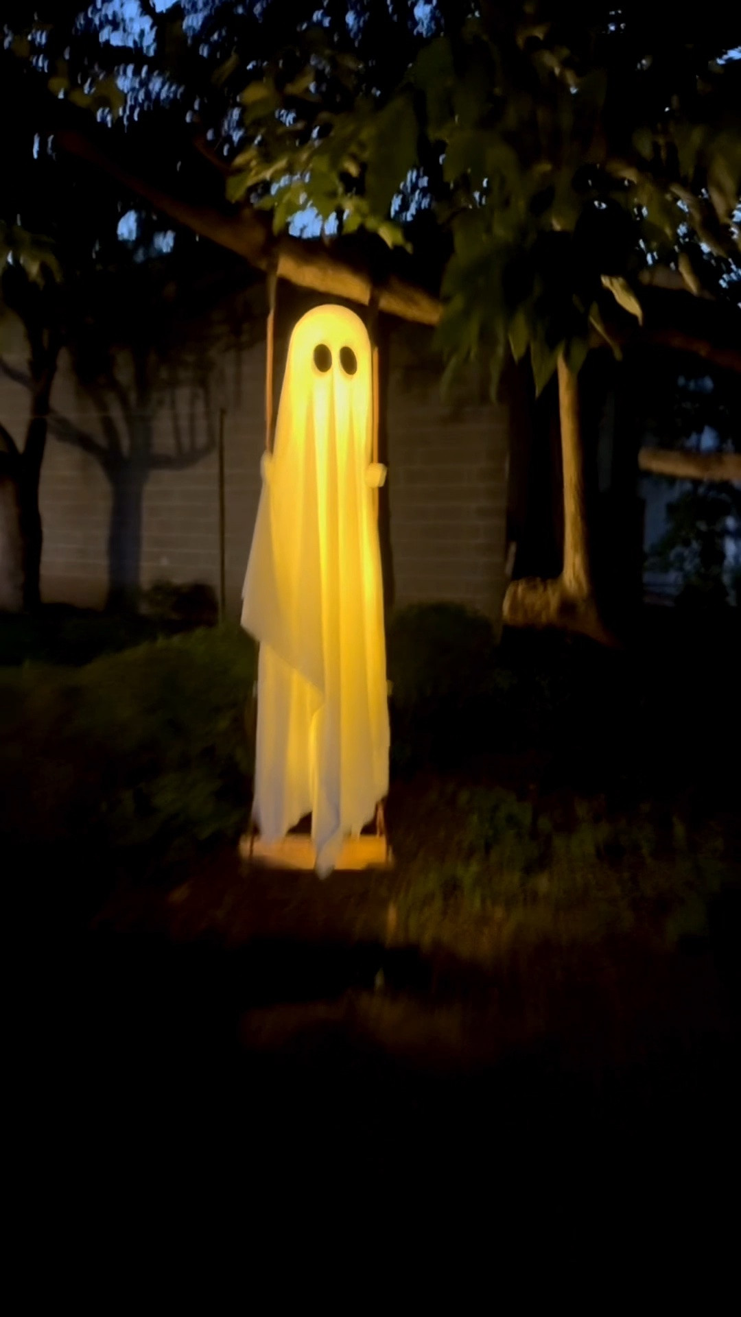 Obsessed with this!! The viral ghost on a swing from Amazon!! Think I might make it a girl and add a bow. Thoughts?
It has several light settings although hard to video. And you can put it on a timer!! I put mine up to video with the intention of taking it down next day. That was 3 weeks ago. It makes me laugh to see it everyday. My neighbors probably think I’m crazy! 🤣🤣

#LTKSeasonal #LTKHome