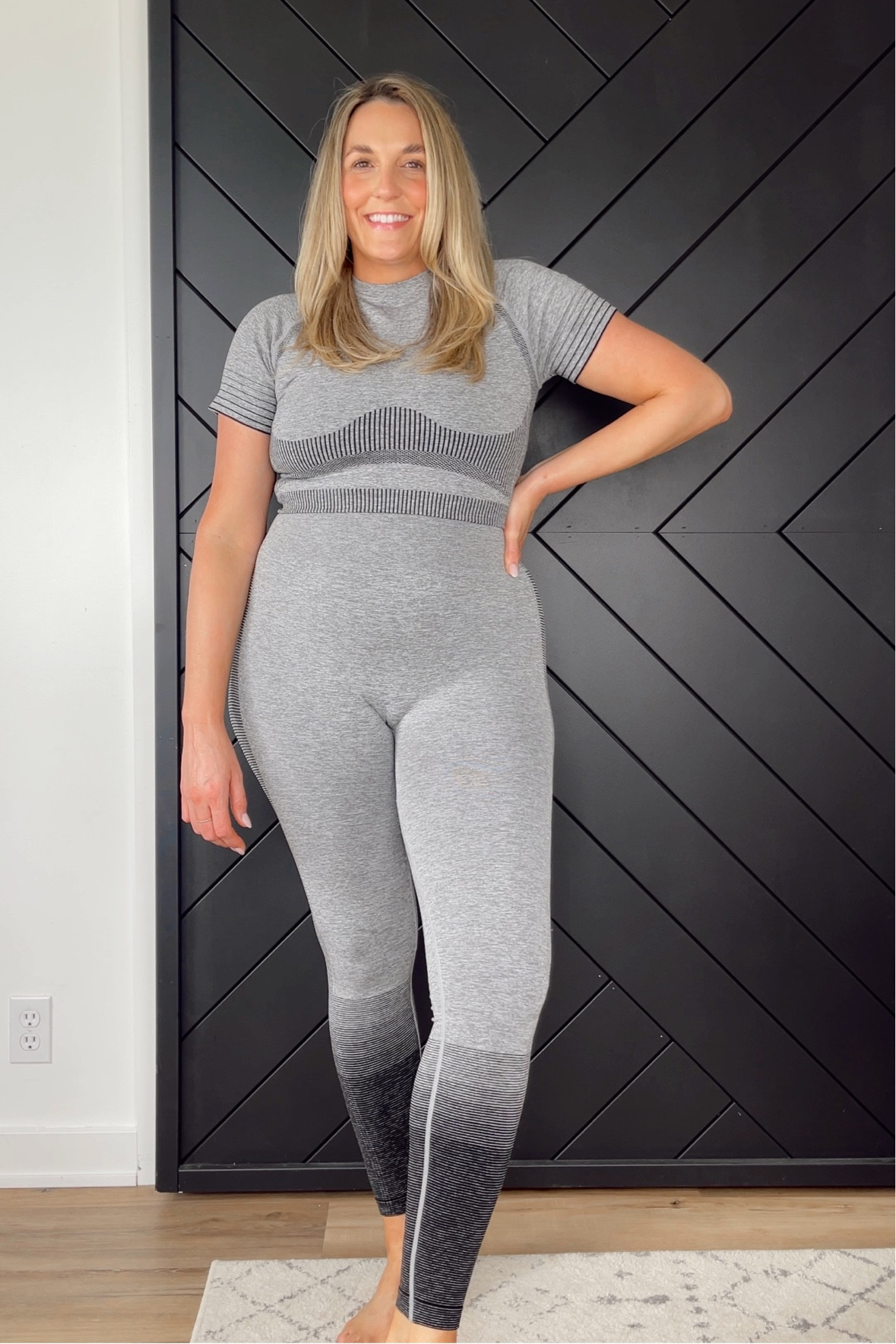 Wearing an XL, super compressive and more modest!

#LTKcurves #LTKfit