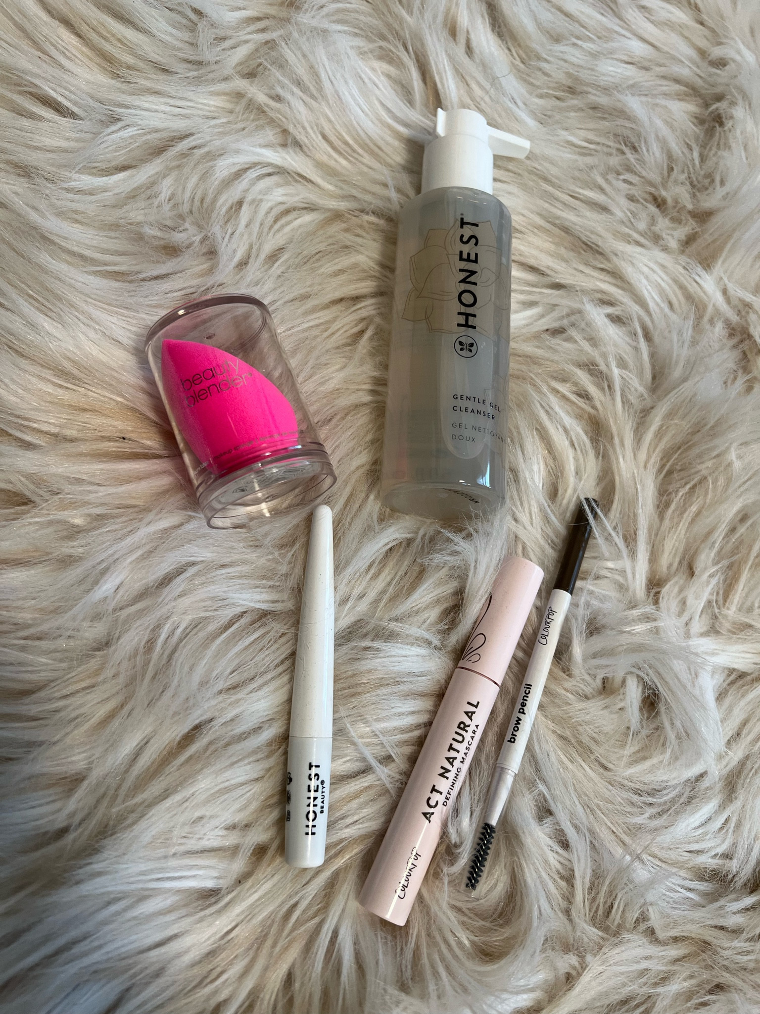 cleaner beauty staples! Face wash and eyeliner are #ewgverified ! Brow pencil and mascara are vegan and score a 3 on the EWG app. ALL makeup items are under $20 👏🏻👏🏻 love affordable
Clean beauty! 


#LTKunder50 #LTKbeauty #LTKFind
