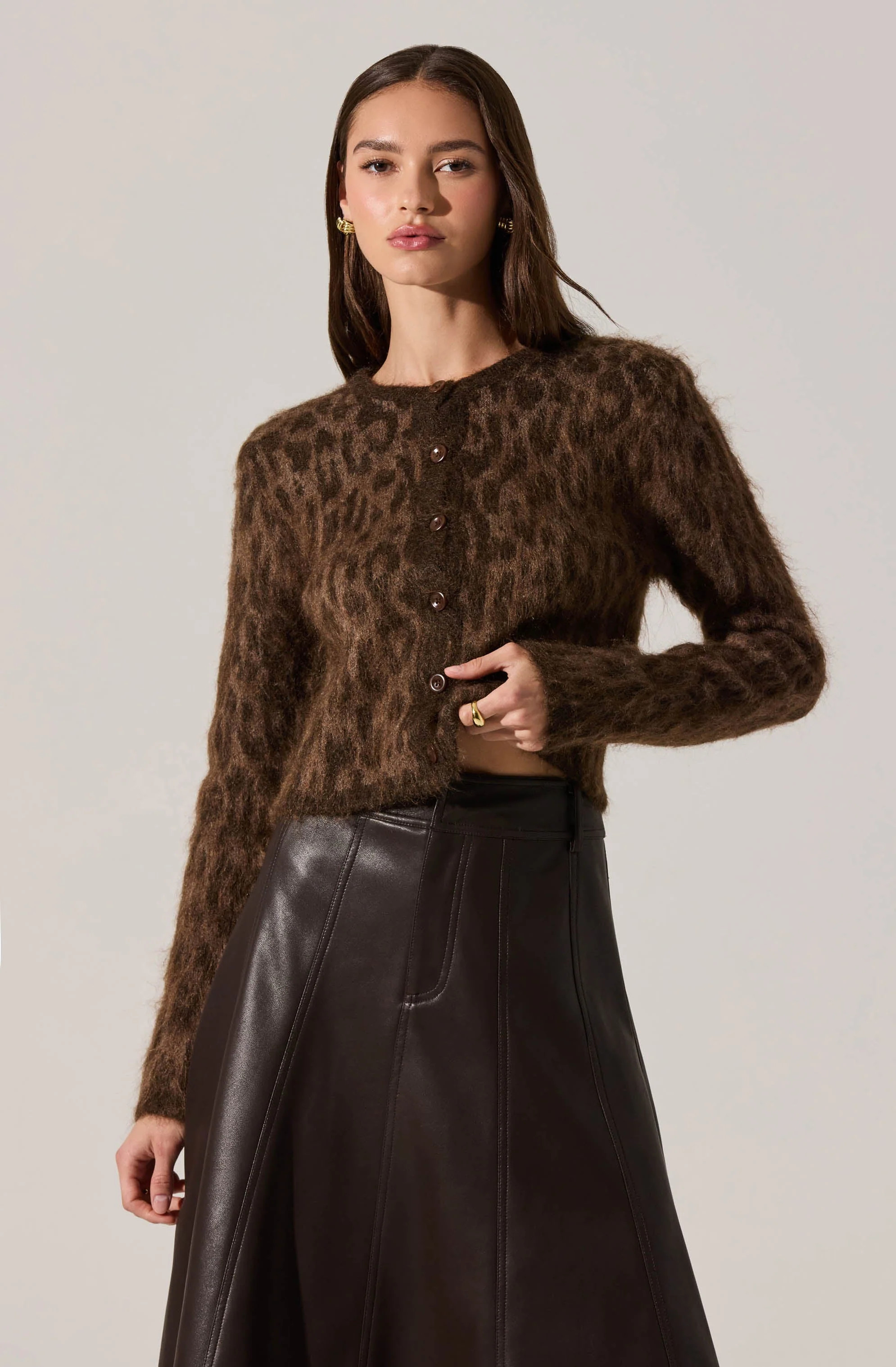 Katria Fuzzy Crewneck Cardigan - Brown cheetah print / XS | ASTR The Label (US)