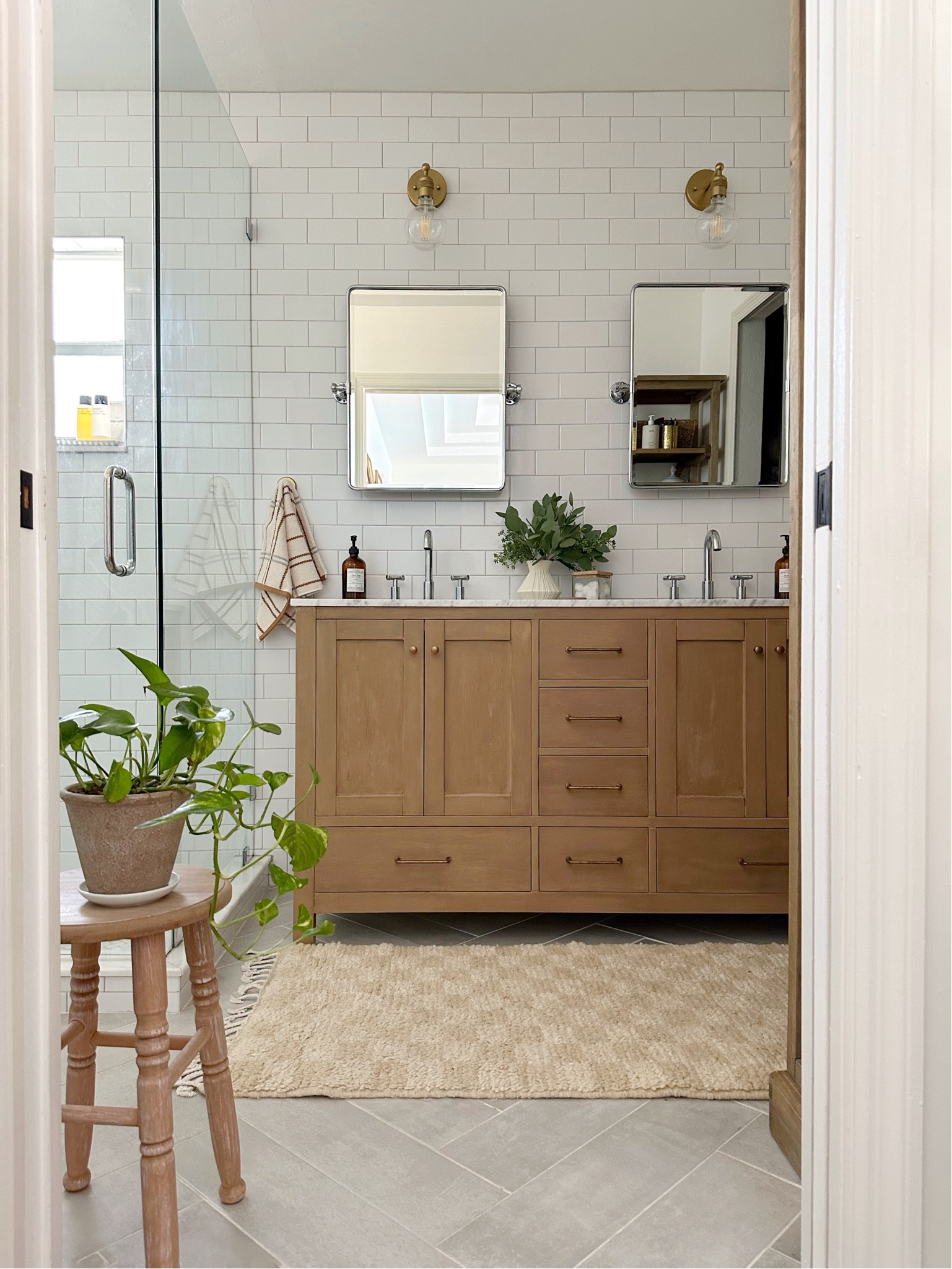 These new plaid towels are $10 from Target! Was looking for some to work with my checkered rug and these are so cute ☺️ 