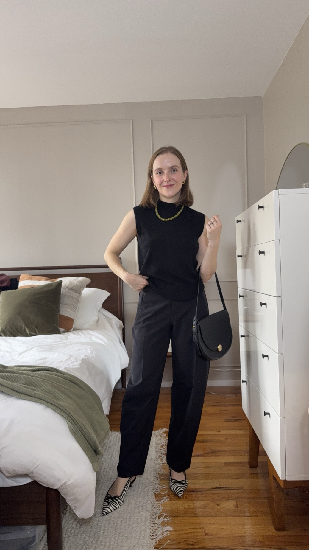 Workwear that feels like athleisure!
Athleta stretchy waist band no button barrel trousers 0 reg 
Xs cashmere mockneck