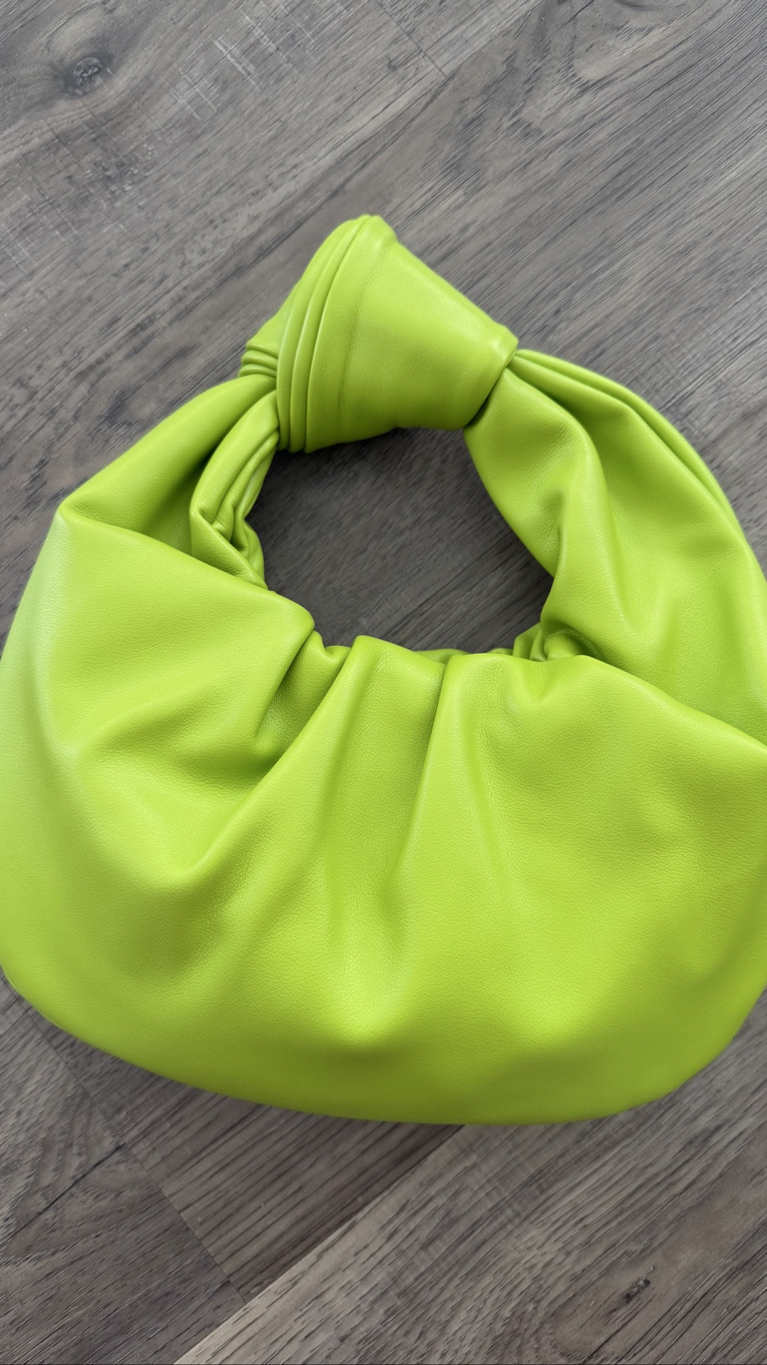The cutest green bag! Absolutely love this color you can wear it for any season. Going to be so pretty this fall with navy, burgundy and brown.

#LTKstorytime #LTKootd #LTKTall