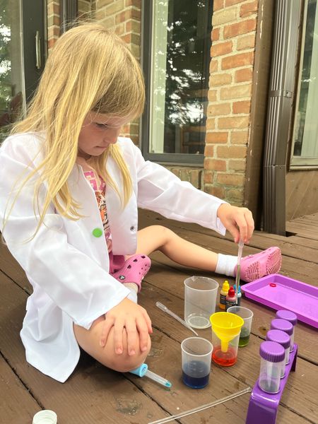 We are obsessed w this science kit!!! Simple, easy to read experiments that will keep your kids entertained for hours 👏🏻

#LTKKids #LTKFindsUnder50 #LTKFamily