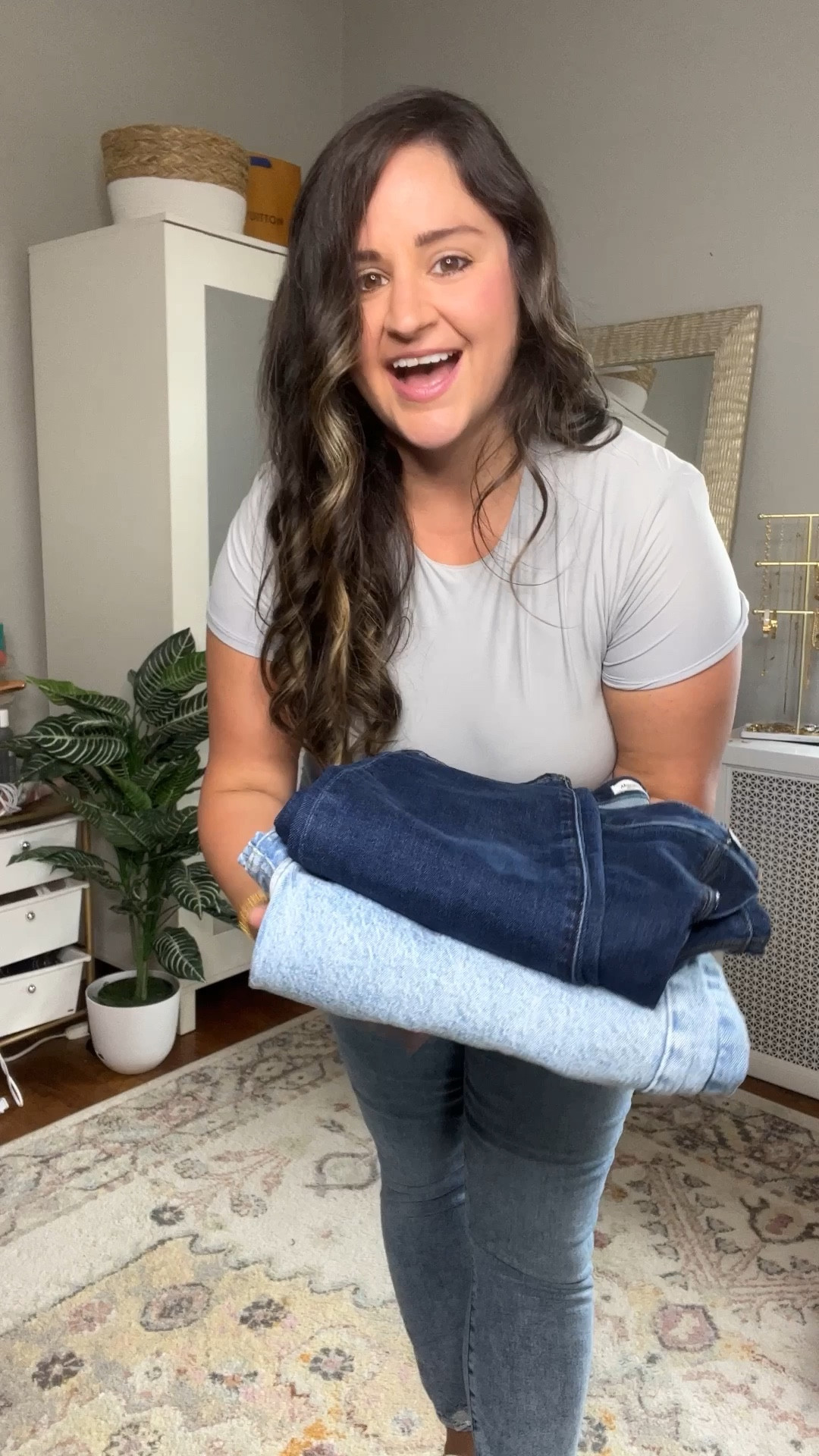 Abercrombie curve love jeans review!

Sizes:
1. 32S
2. 33S
3. 32

Skinny jeans
90s jeans
Petite jeans
Midsize jeans
Curvy jeans
Abercrombiee

#LTKsalealert #LTKVideo #LTKmidsize