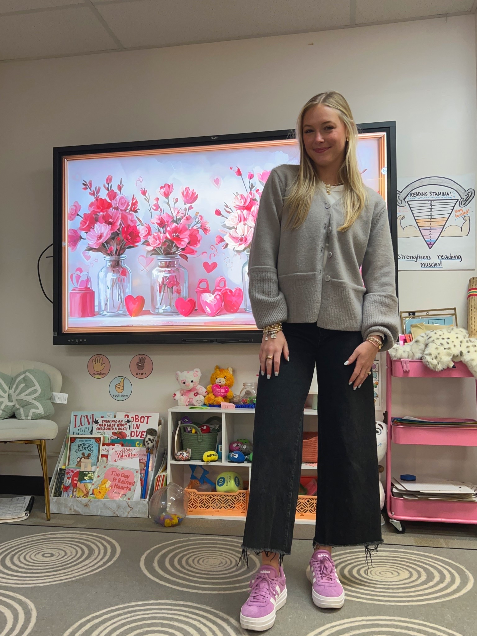 I wear these @Target jeans way too often!! 💜🖤🩶

#LTKgrwm #LTKootd