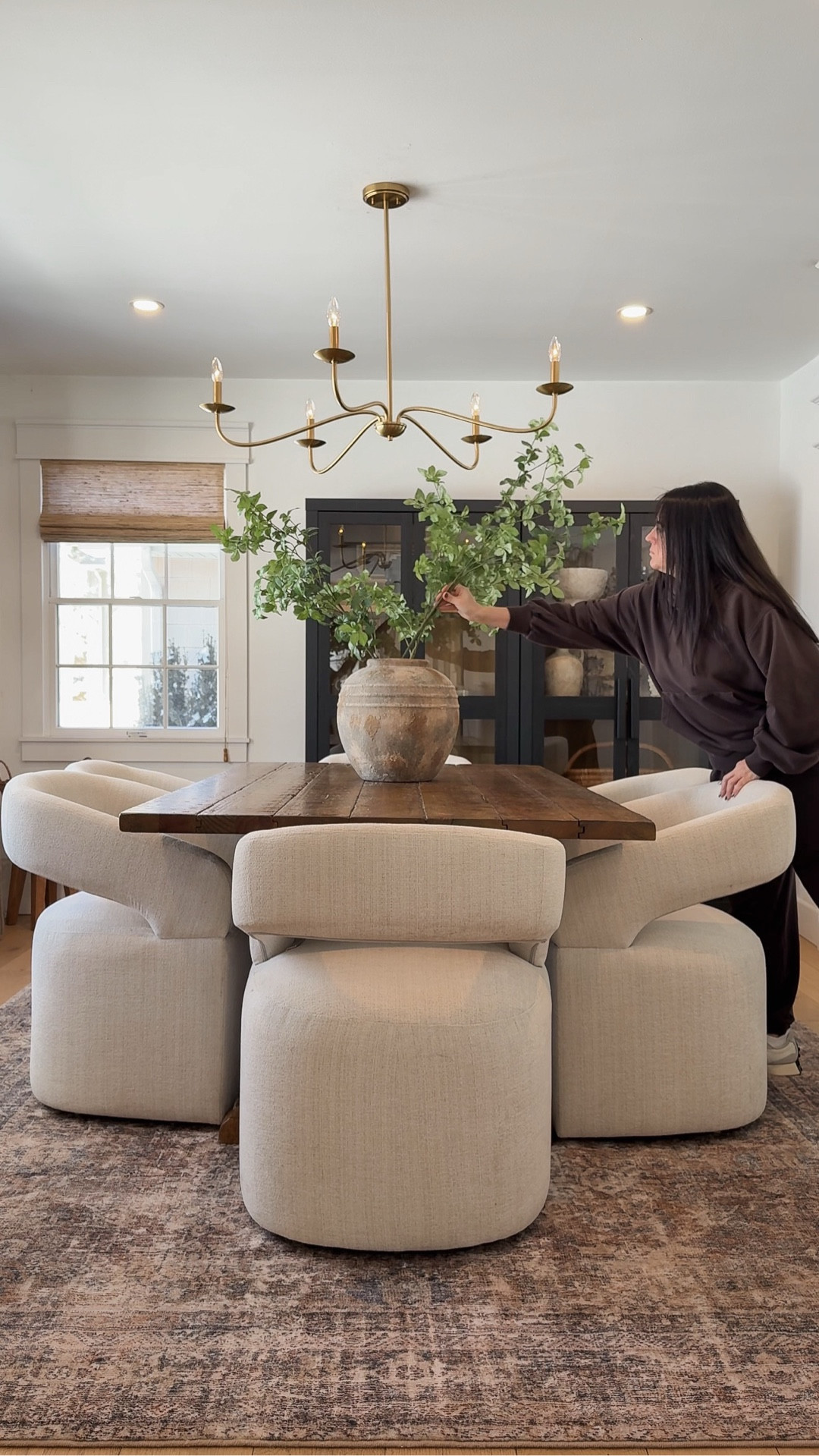 I’m obsessed with earthy, rustic, large vases to display my artificial branches and fresh florals. Linking my brown hoodie and joggers too! 🤎



#LTKPetite #LTKHome #LTKSaleAlert