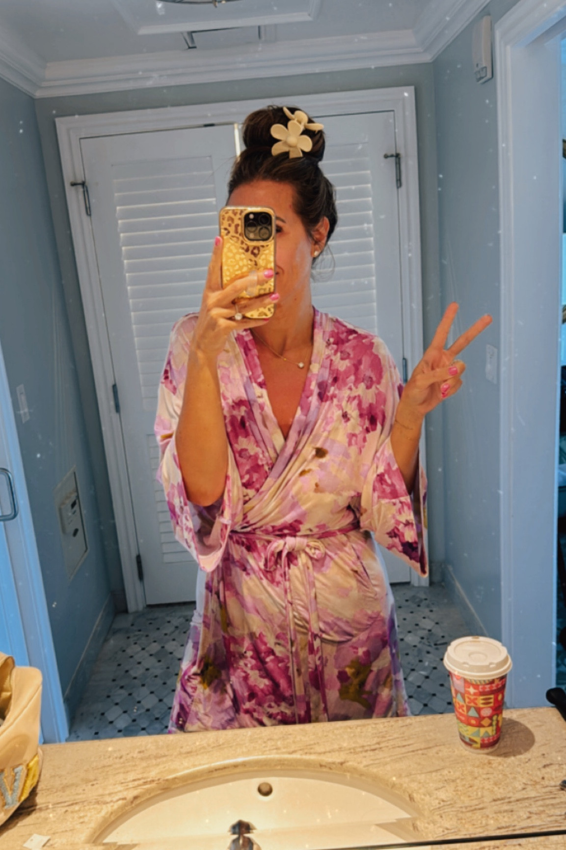 Always in a robe 
Size large/XL 

#LTKmidsize #LTKover40 #LTKfindsunder100