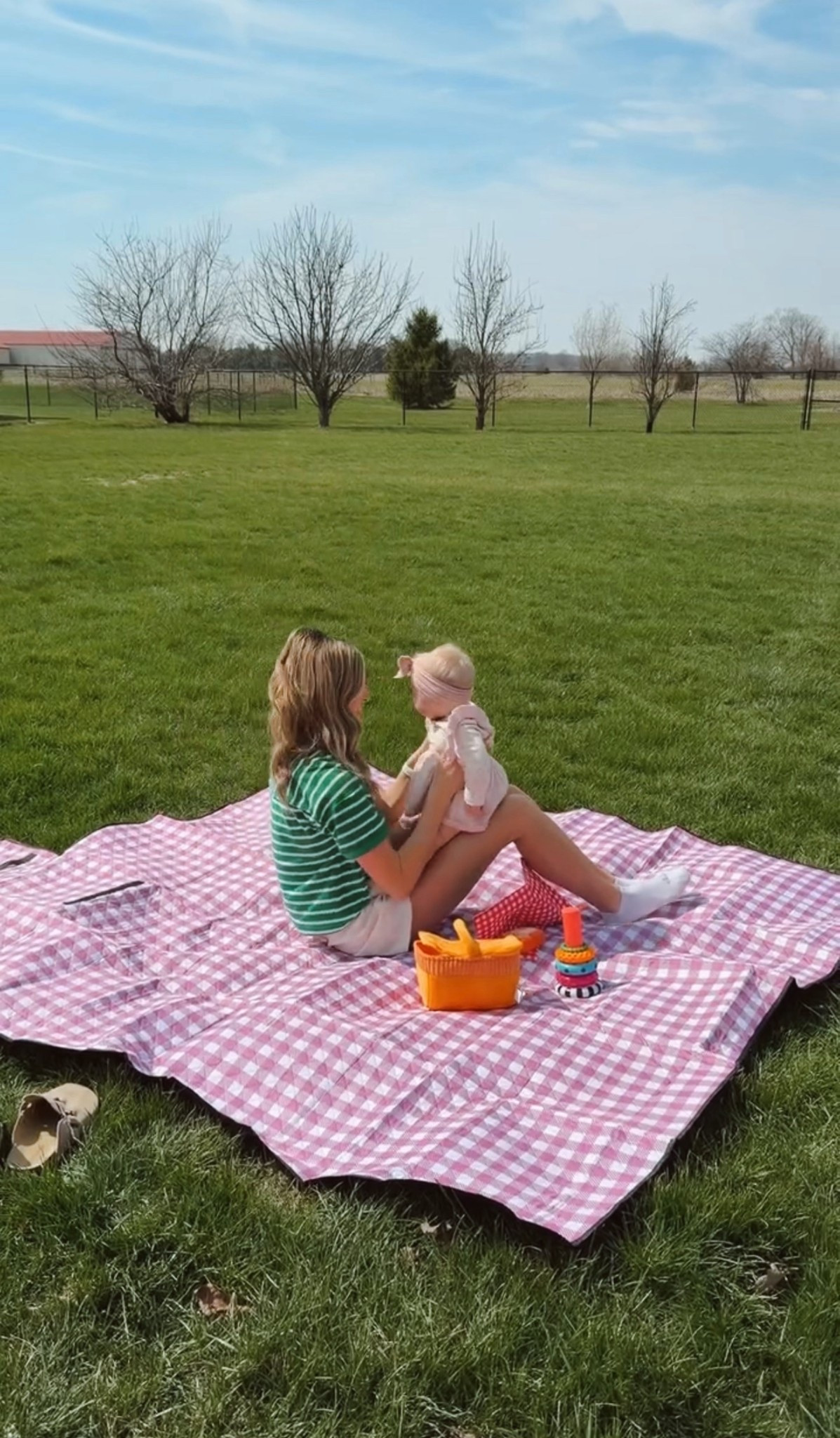 loving this picnic blanket!! 