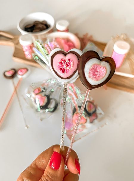 Easy No-Bake Valentine’s Day treats! These are so easy to make and would be so cute to giveaway in little baggies for your kids’ parties at school! 

#LTKhome #LTKkids #LTKSeasonal