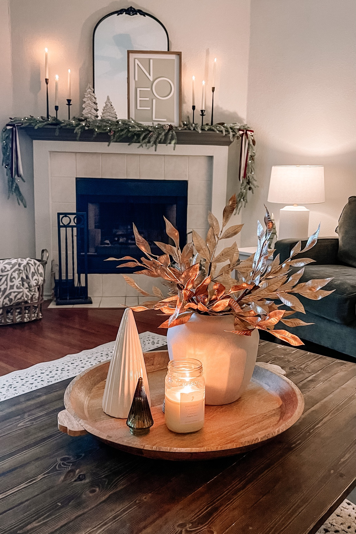 Christmas coffee table

#LTKHoliday #LTKSeasonal