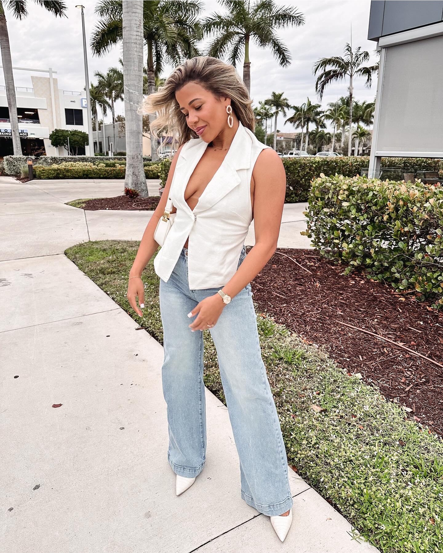 Business in the front, party in the back. One of my favorite date outfits to date 😍