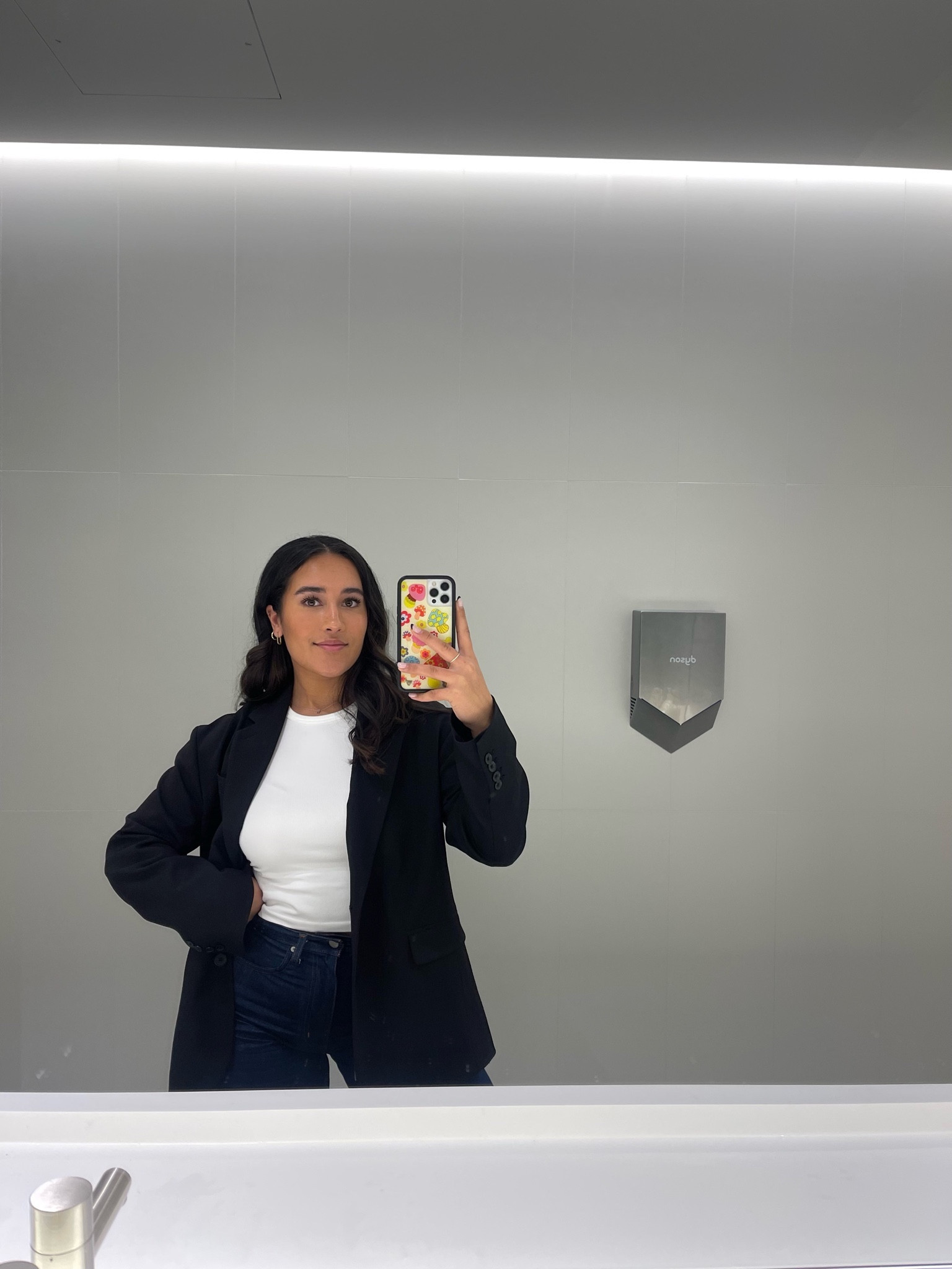 Business casual work fit 👩🏽‍💻🖤 pairing sneakers and dark denim, with a blazer! 

#winteroutfit #workoutfit #corporateoutfit #businesscasual #valentinesday #aritzia #jeans #denim #blazer 

#LTKMostLoved #LTKSpringSale #LTKstyletip