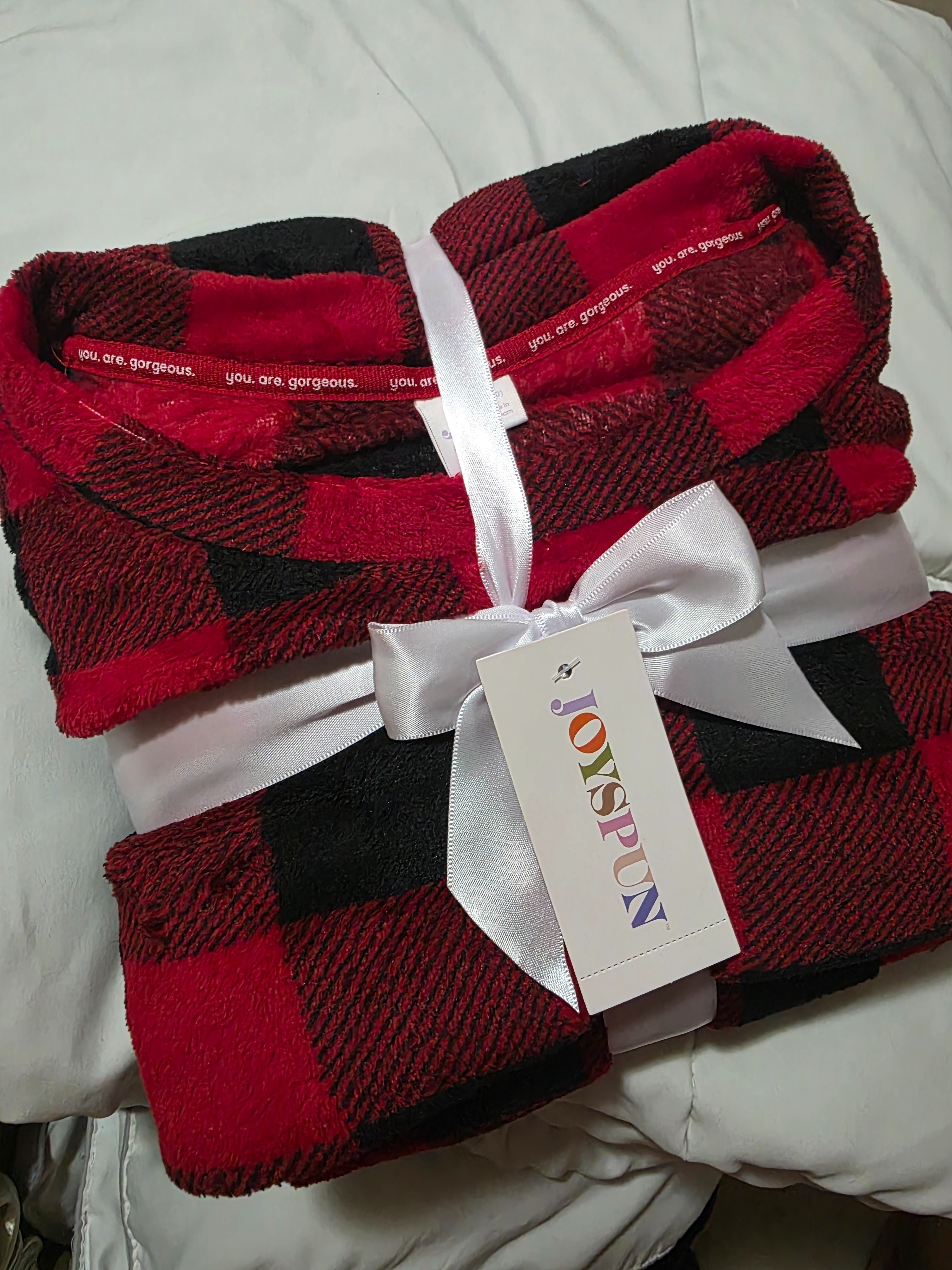 Holiday gift ideas. #giftguide #loungewear 

#LTKSeasonal #LTKFindsUnder50