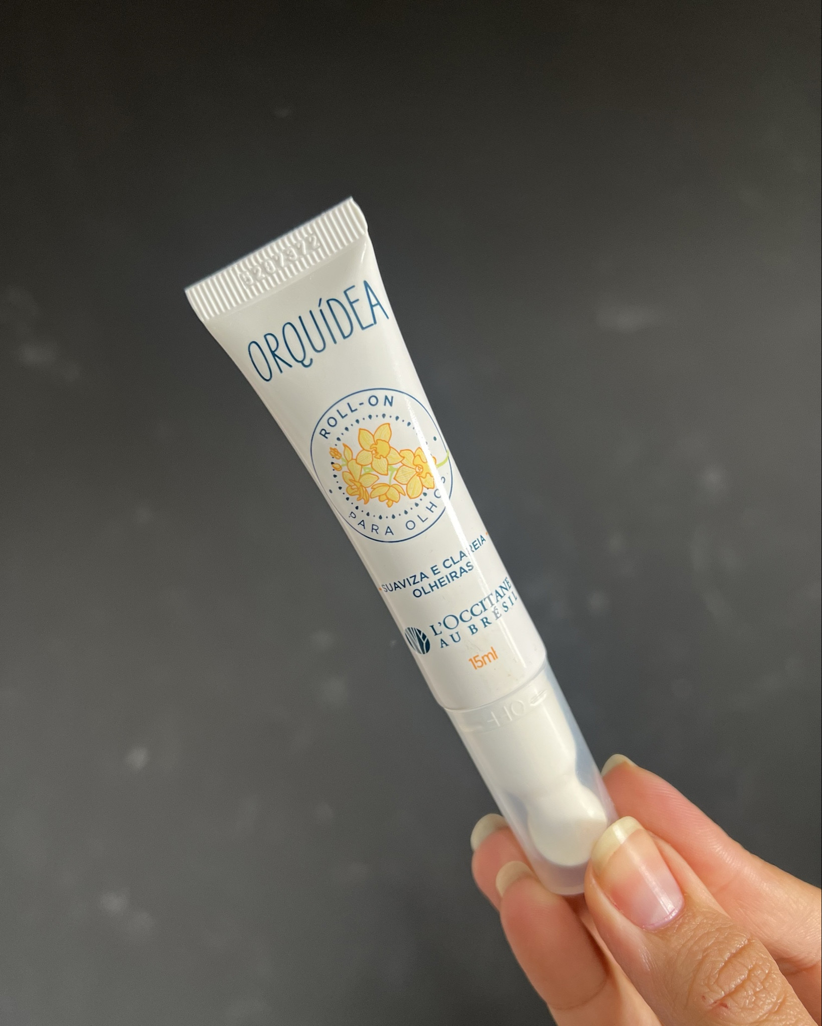 Roll-on para Olhos com Extrato de Orquídea reduz os sinais de cansaço e suaviza o inchaço dos olhos¹. Ele possui um aplicador com 5 esferas massageadoras que servem para auxiliar a aplicação e ajudar a estimular a circulação da região, suavizando olheiras profundas.

Para disfarçar imediatamente as olheiras, esse produto possui uma cor neutra que se adapta a qualquer tom de pele². Por isso, é a fórmula perfeita de como clarear olheiras e suavizá-las com seu uso prolongado¹.

#LTKbeauty #LTKbrasil #LTKstyletip